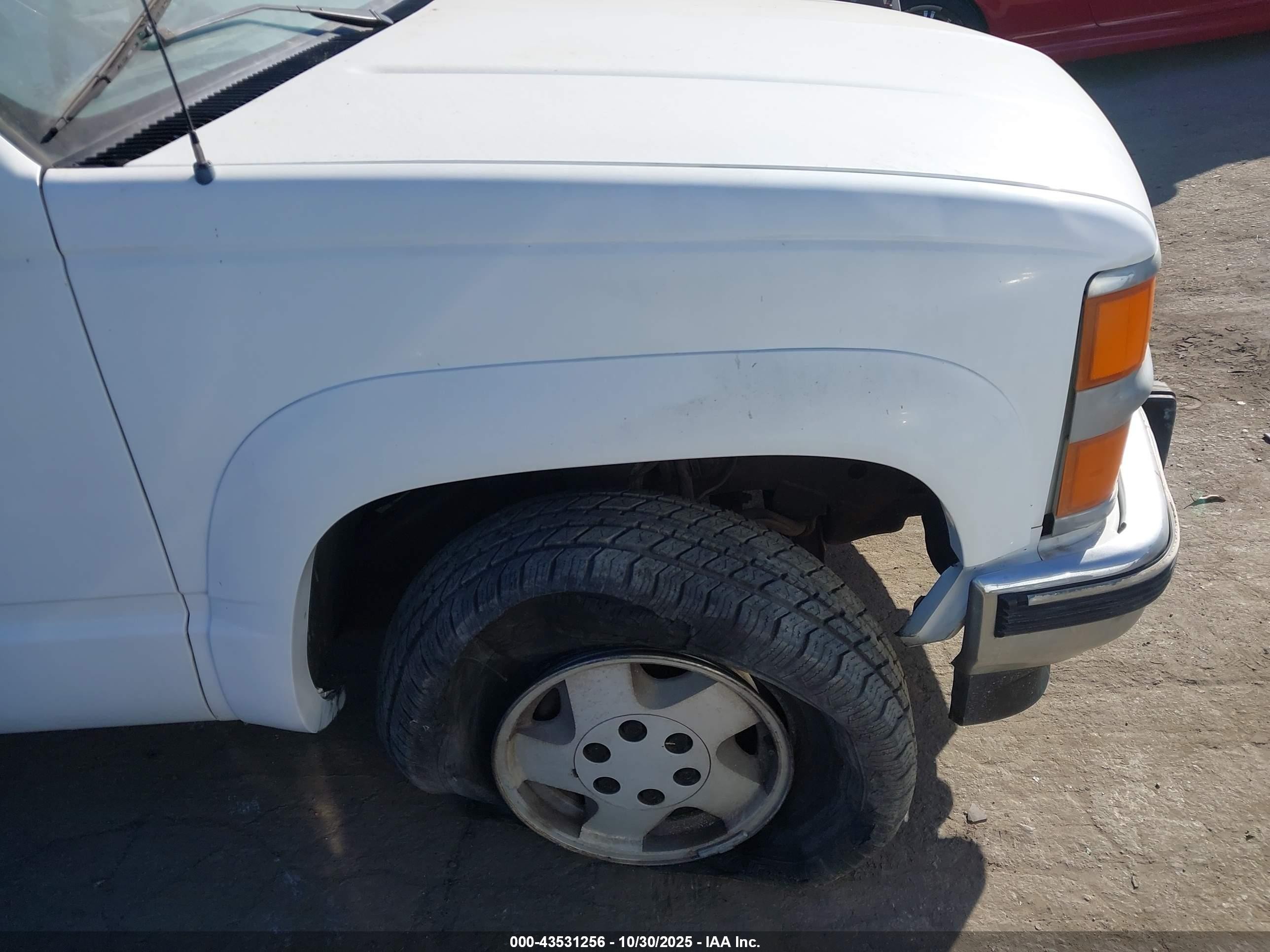 1992 Chevrolet Blazer K1500 White vin: 1GNEK18KXNJ324089