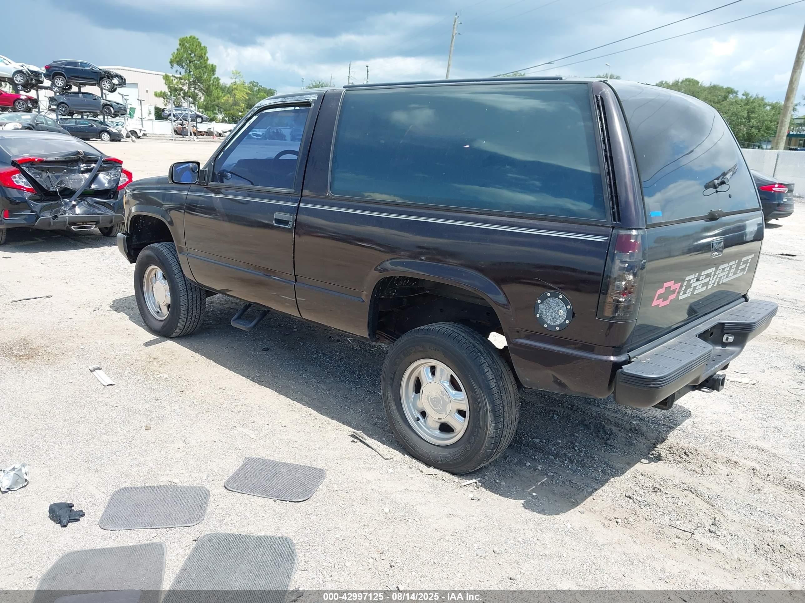 1992 Chevrolet Blazer K1500 Burgundy vin: 1GNEK18KXNJ356640