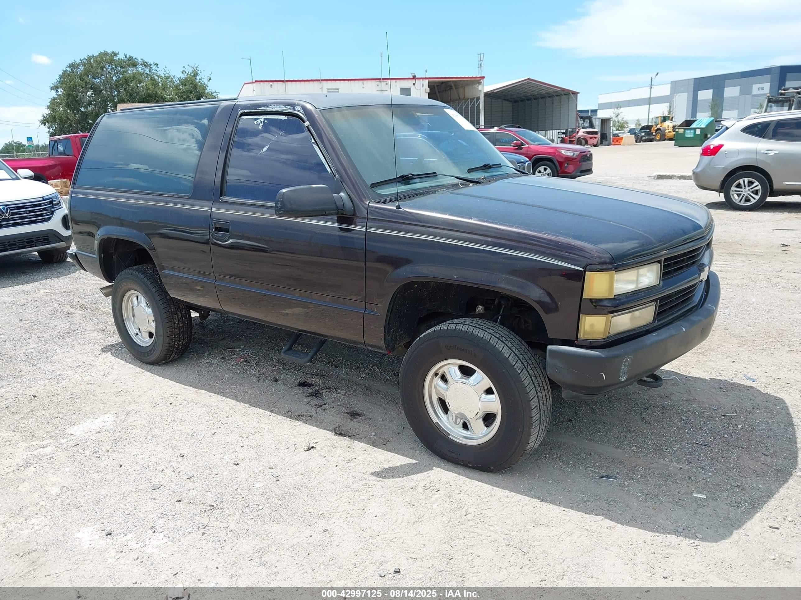 1992 Chevrolet Blazer K1500 Burgundy vin: 1GNEK18KXNJ356640