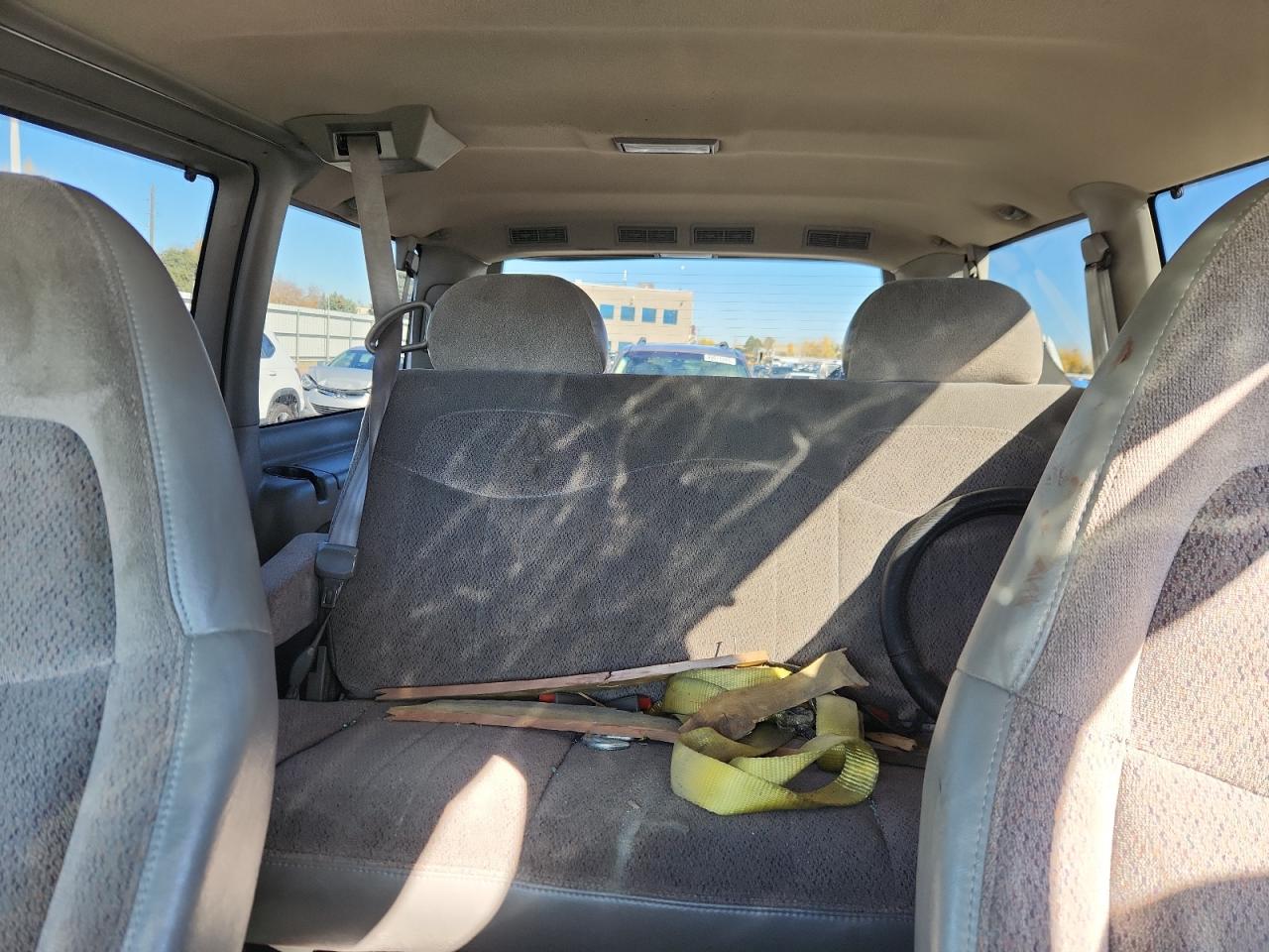 1999 Chevrolet Astro Белый vin: 1GNEL19W2XB190027
