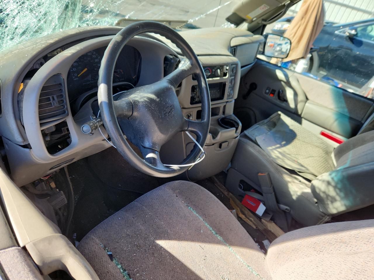 1999 Chevrolet Astro Белый vin: 1GNEL19W2XB190027