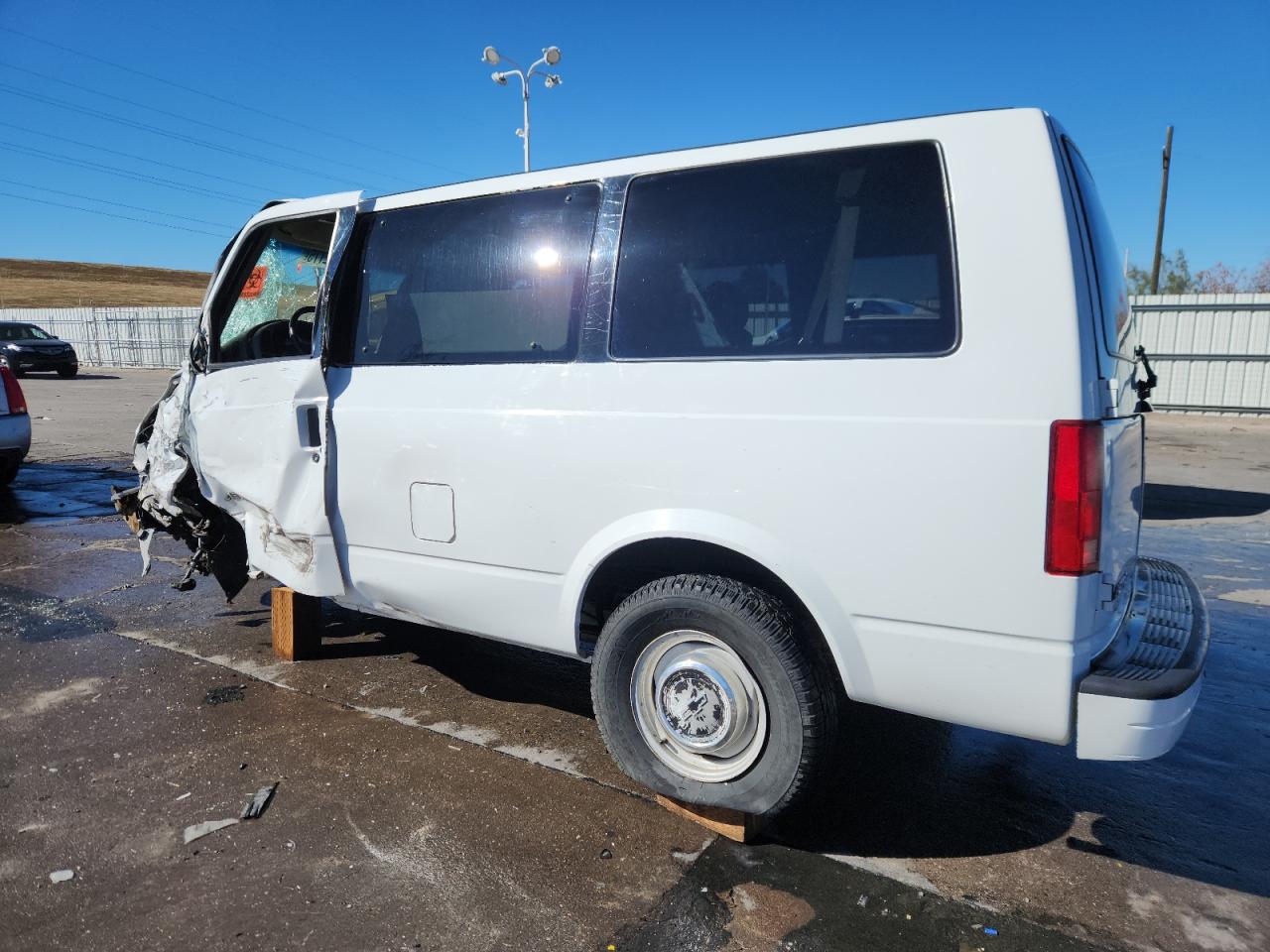 1999 Chevrolet Astro Белый vin: 1GNEL19W2XB190027