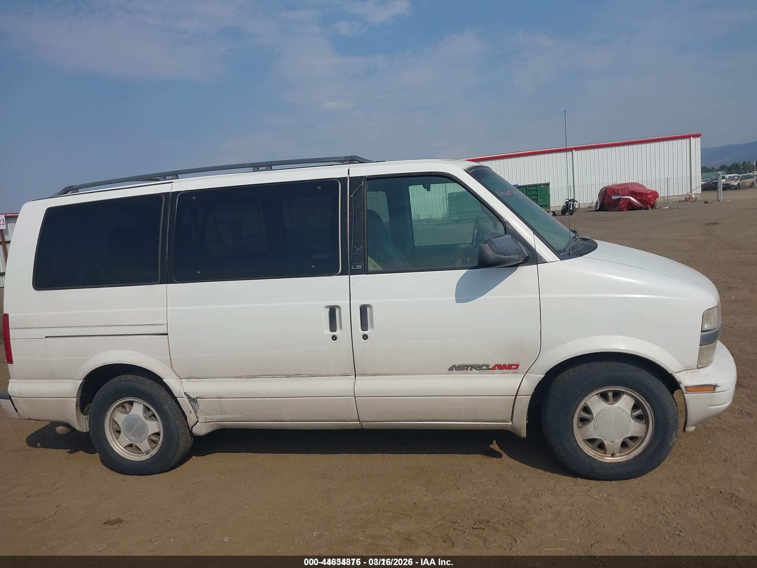2000 Chevrolet Astro   White vin: 1GNEL19W2YB182589