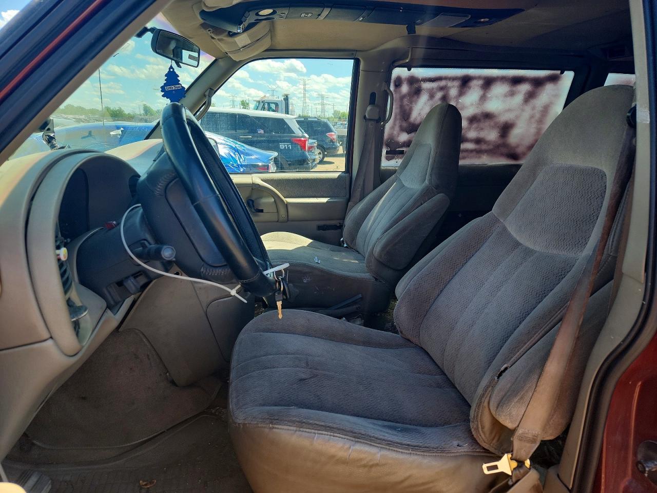 1998 Chevrolet Astro Red vin: 1GNEL19W7WB102121