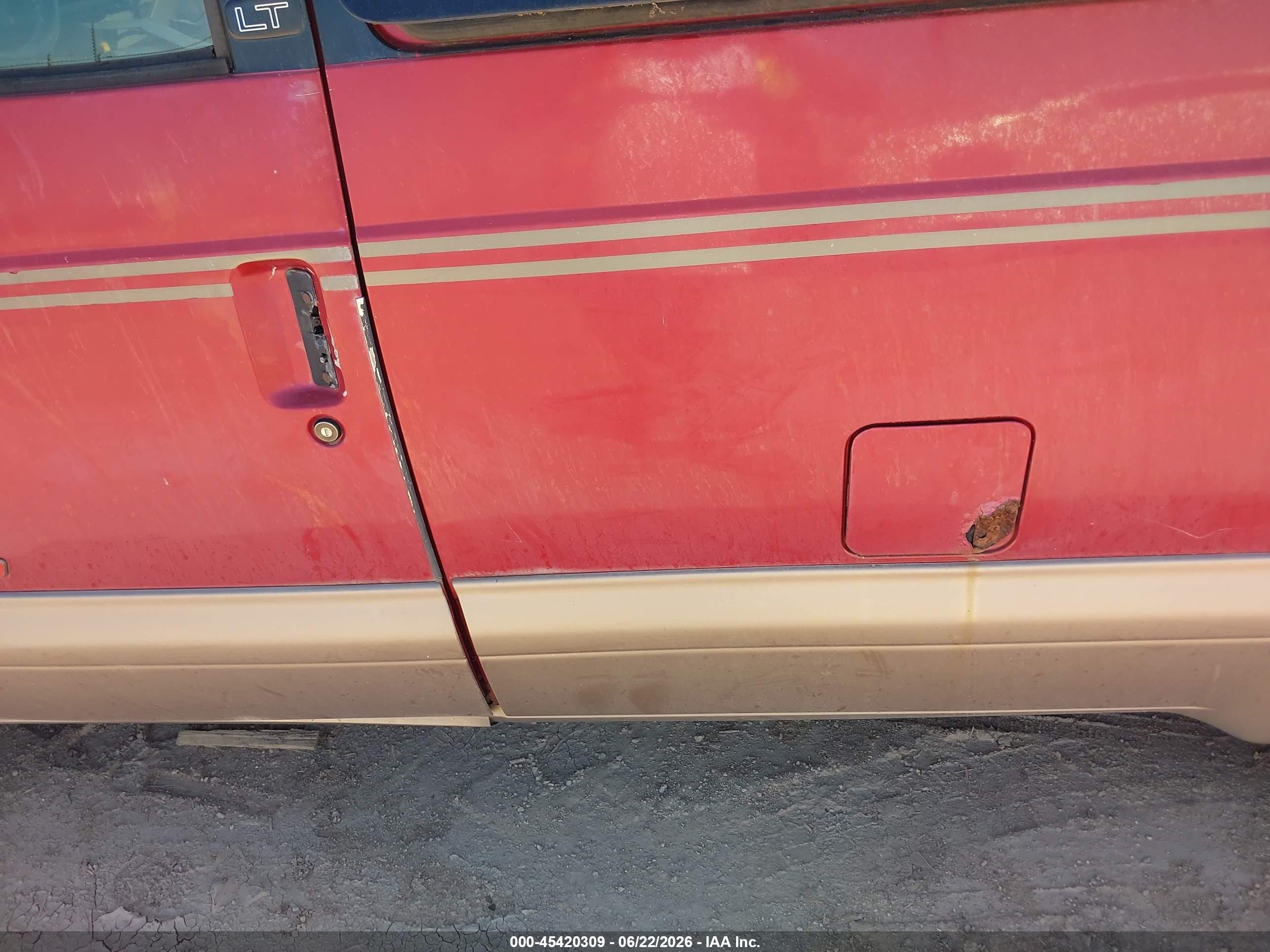 1998 Chevrolet Astro Passenger   Red vin: 1GNEL19W7WB155658