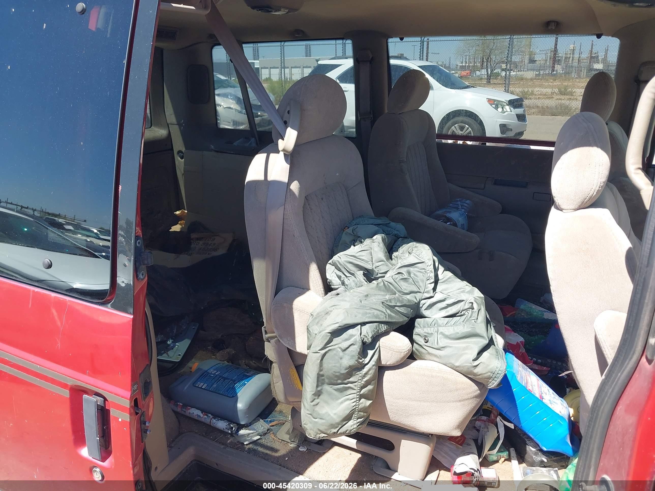 1998 Chevrolet Astro Passenger   Red vin: 1GNEL19W7WB155658