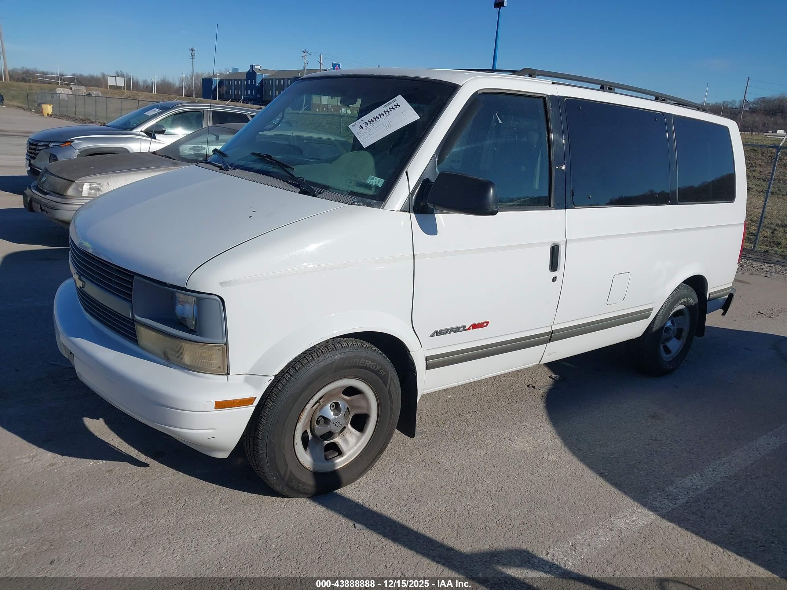 1997 Chevrolet Astro   White vin: 1GNEL19W8VB213923