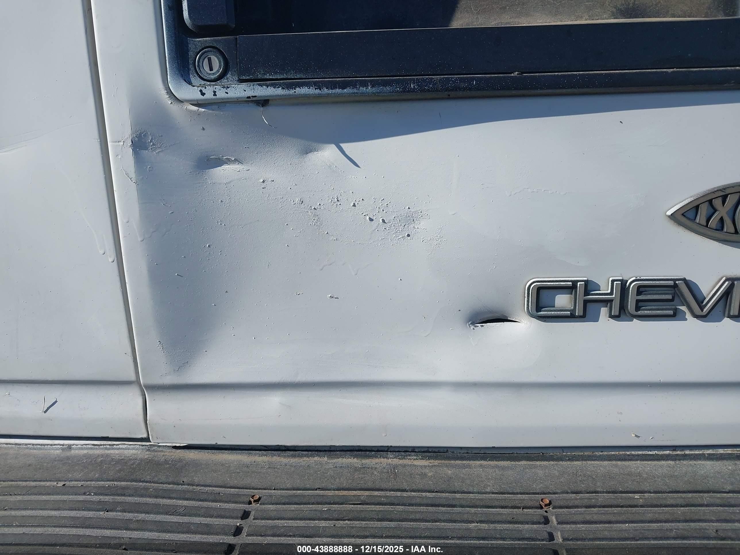 1997 Chevrolet Astro   White vin: 1GNEL19W8VB213923