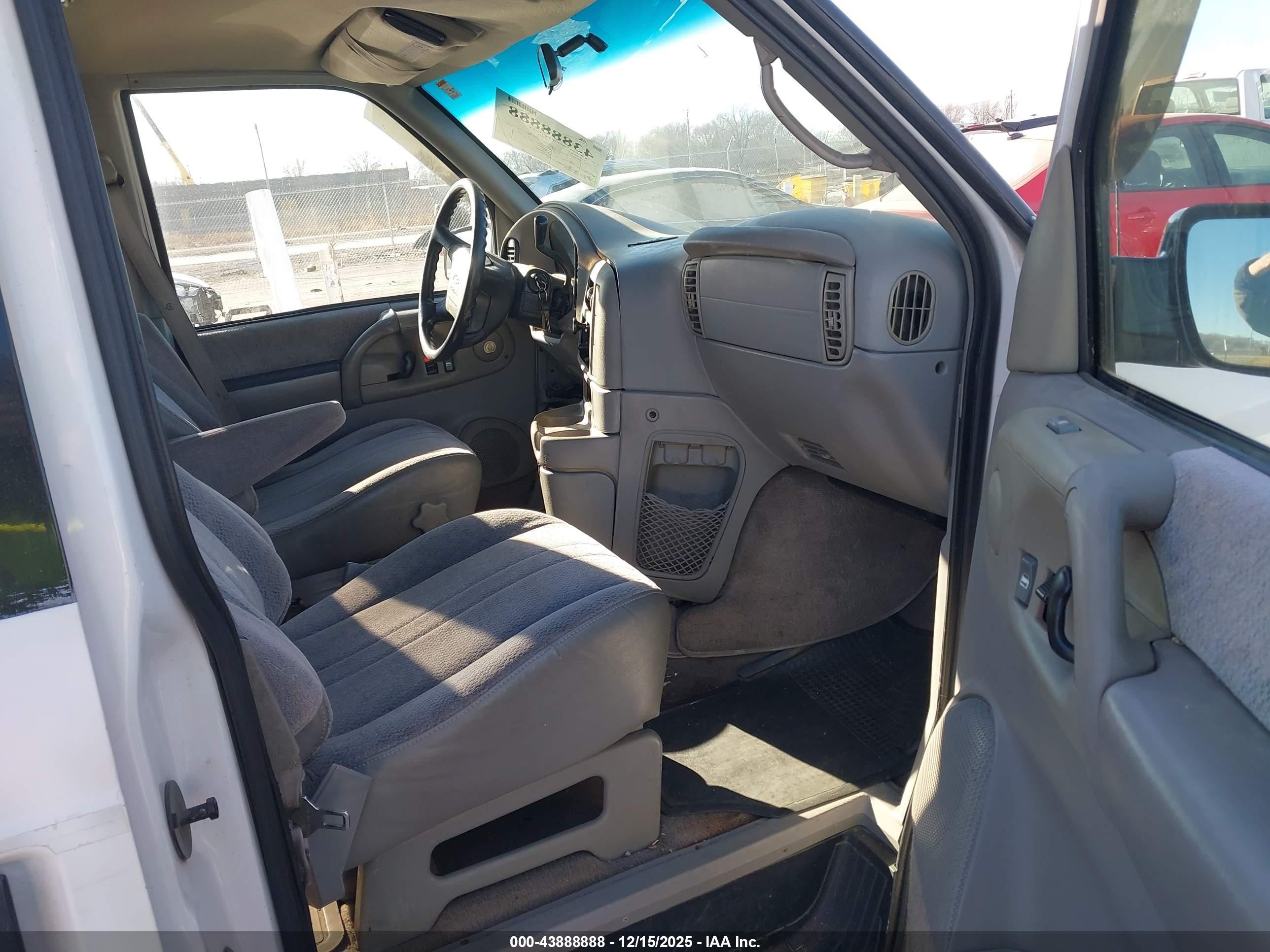 1997 Chevrolet Astro   White vin: 1GNEL19W8VB213923