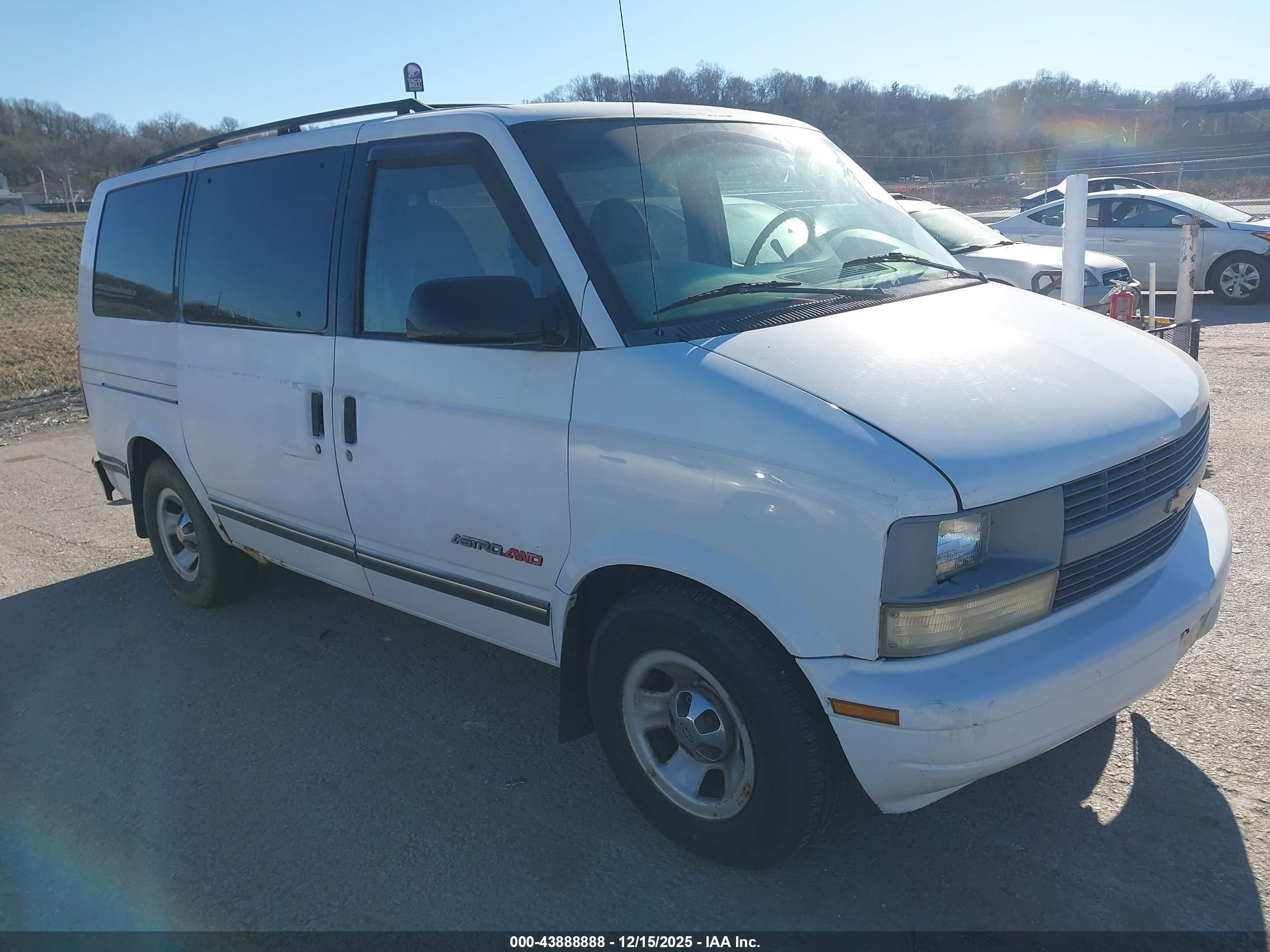 1997 Chevrolet Astro   White vin: 1GNEL19W8VB213923