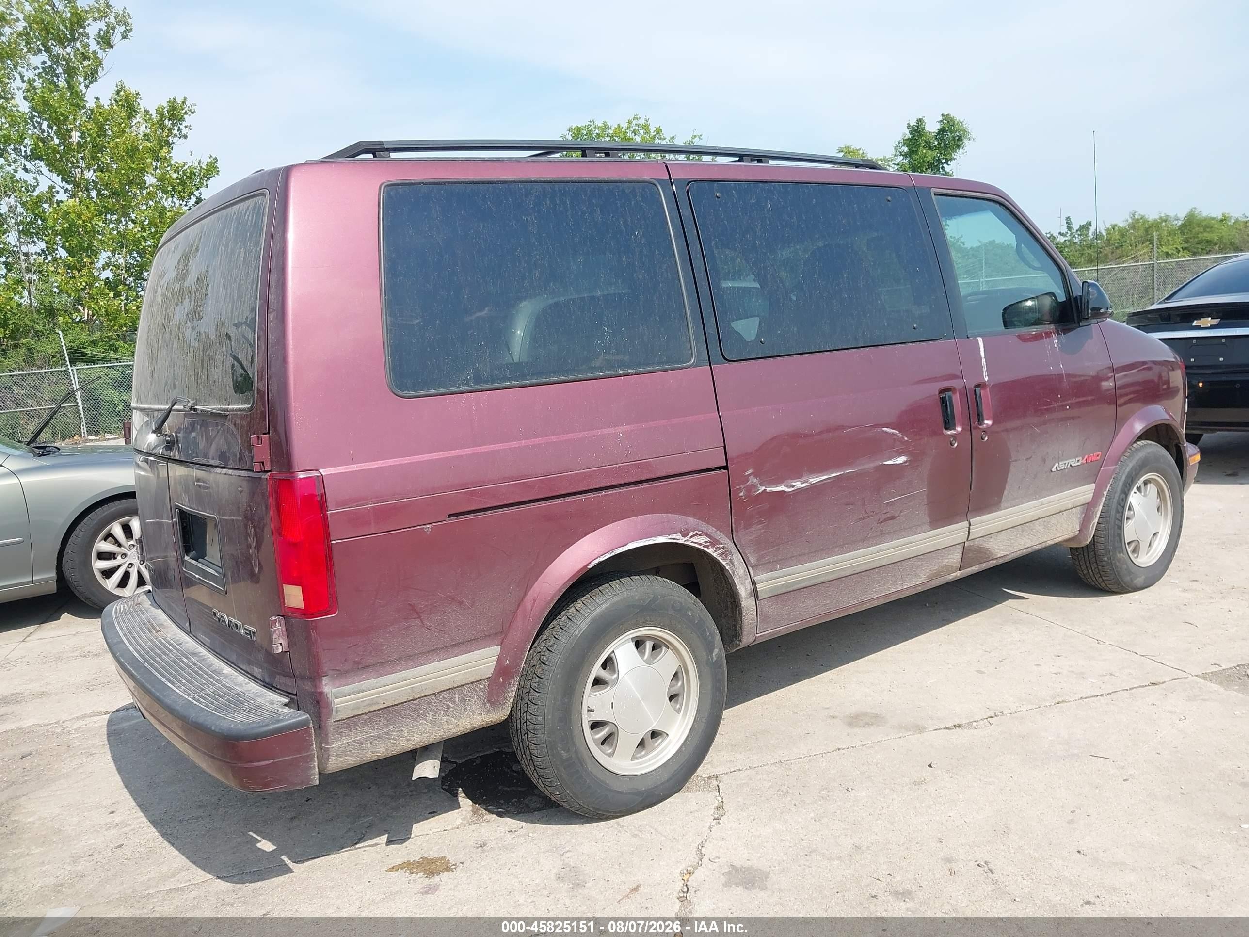 1998 Chevrolet Astro Passenger   Red vin: 1GNEL19W8WB134561