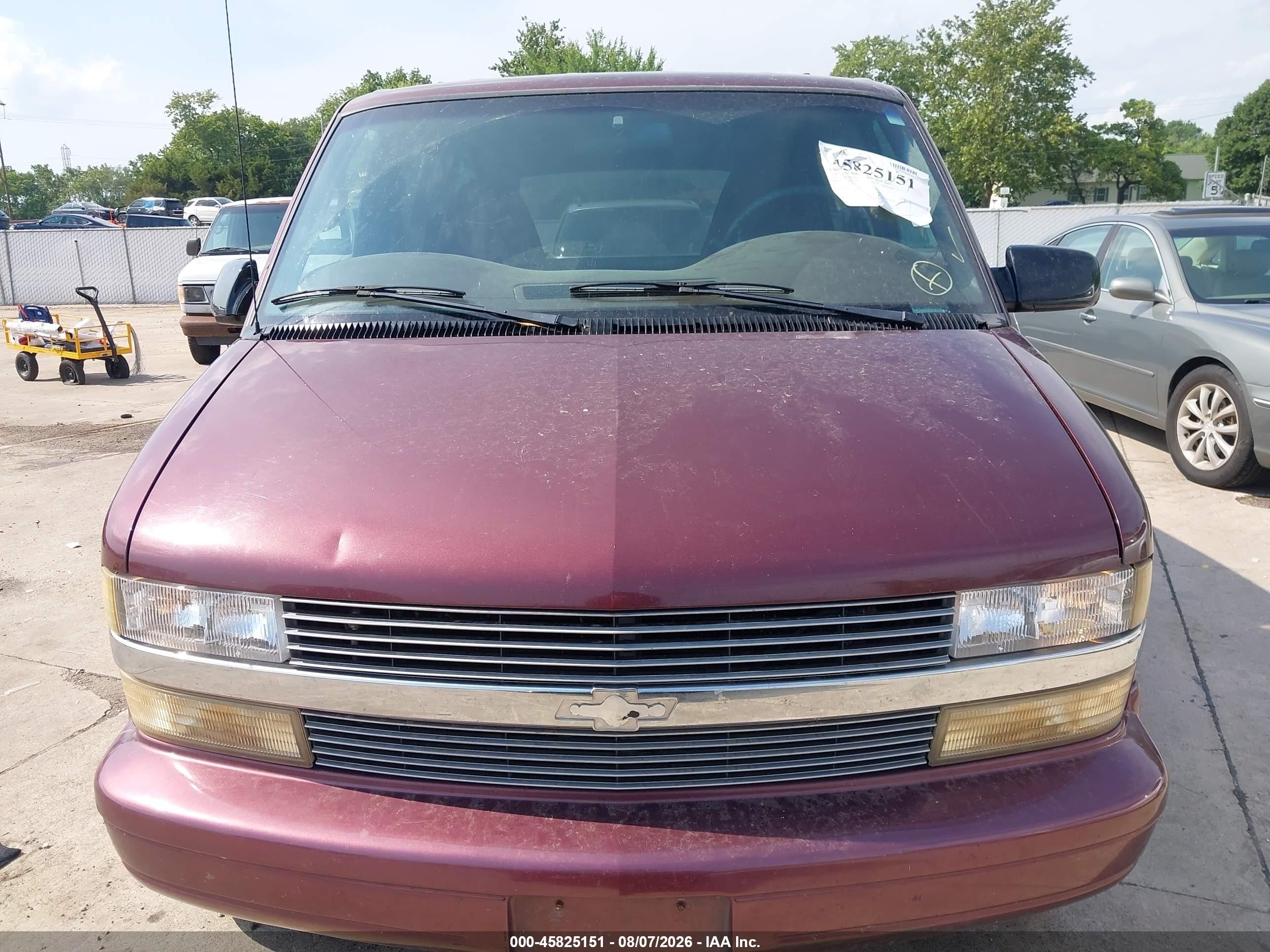 1998 Chevrolet Astro Passenger   Red vin: 1GNEL19W8WB134561