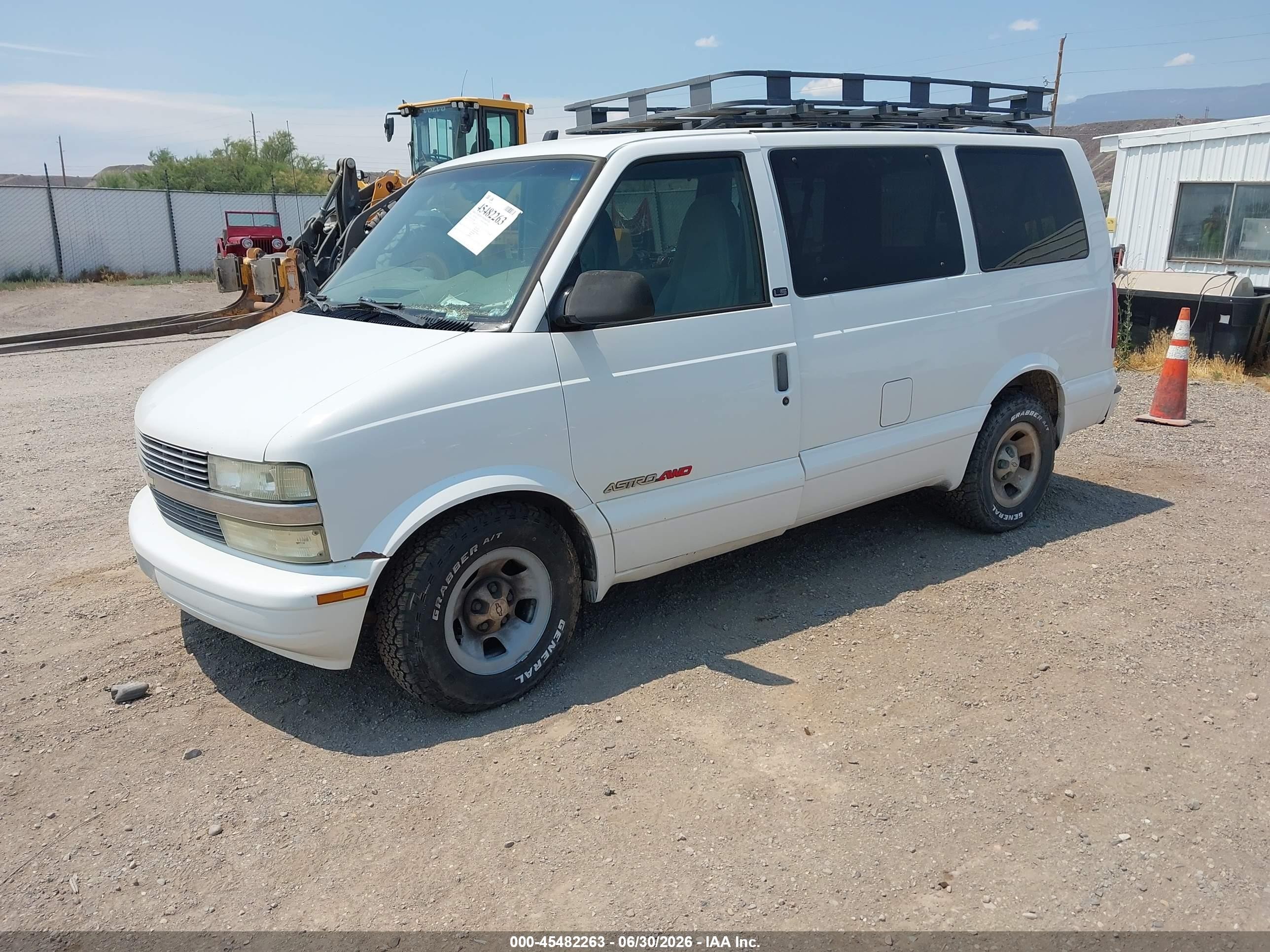 2002 Chevrolet Astro Passenger Ls White vin: 1GNEL19X12B134680