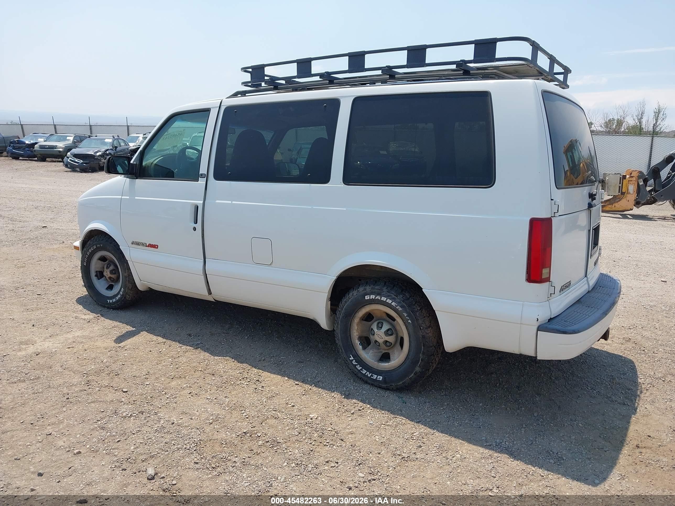 2002 Chevrolet Astro Passenger Ls White vin: 1GNEL19X12B134680