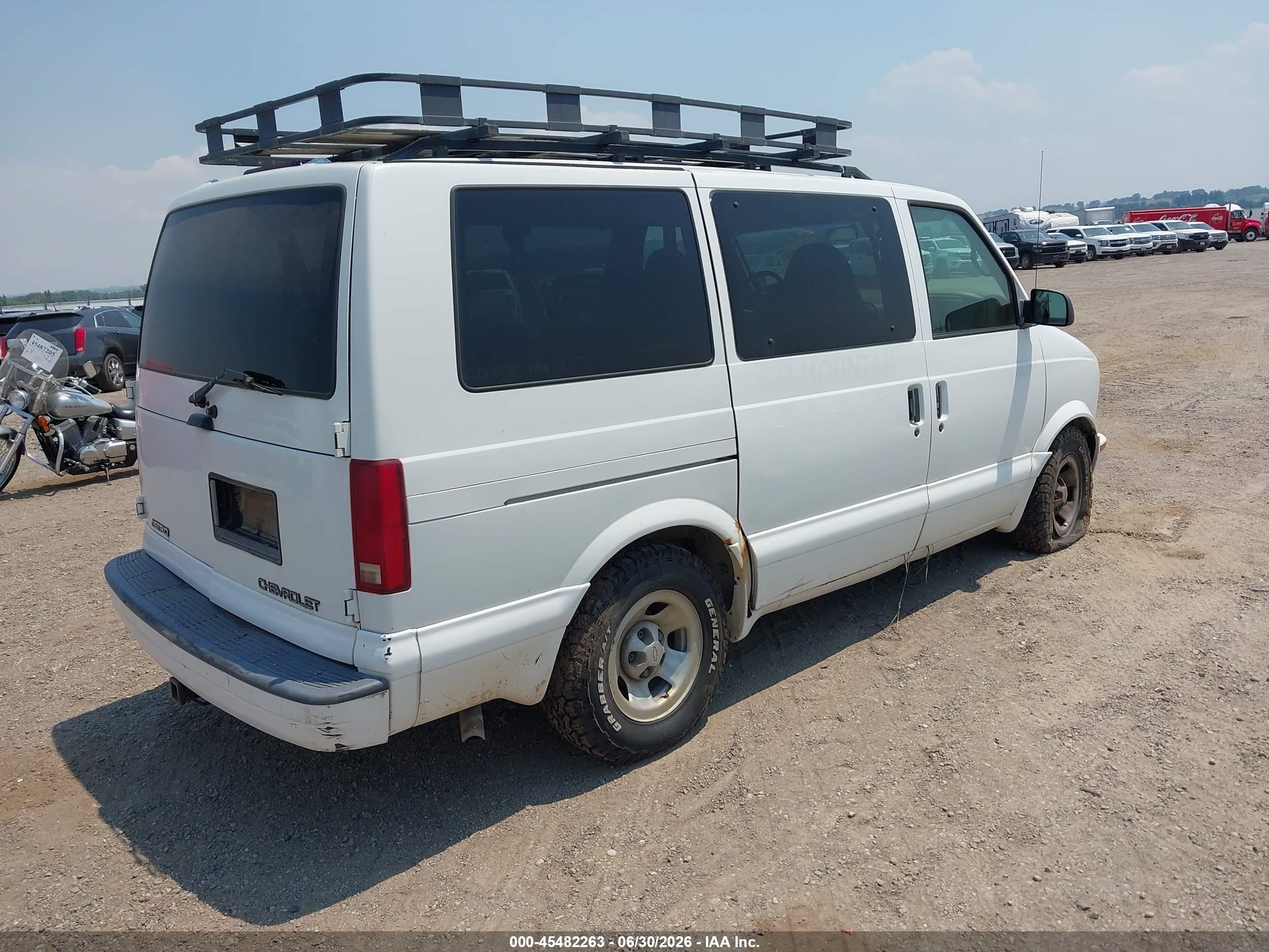 2002 Chevrolet Astro Passenger Ls White vin: 1GNEL19X12B134680