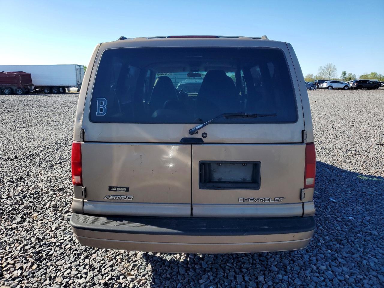 2002 Chevrolet Astro Коричневый vin: 1GNEL19X42B150808