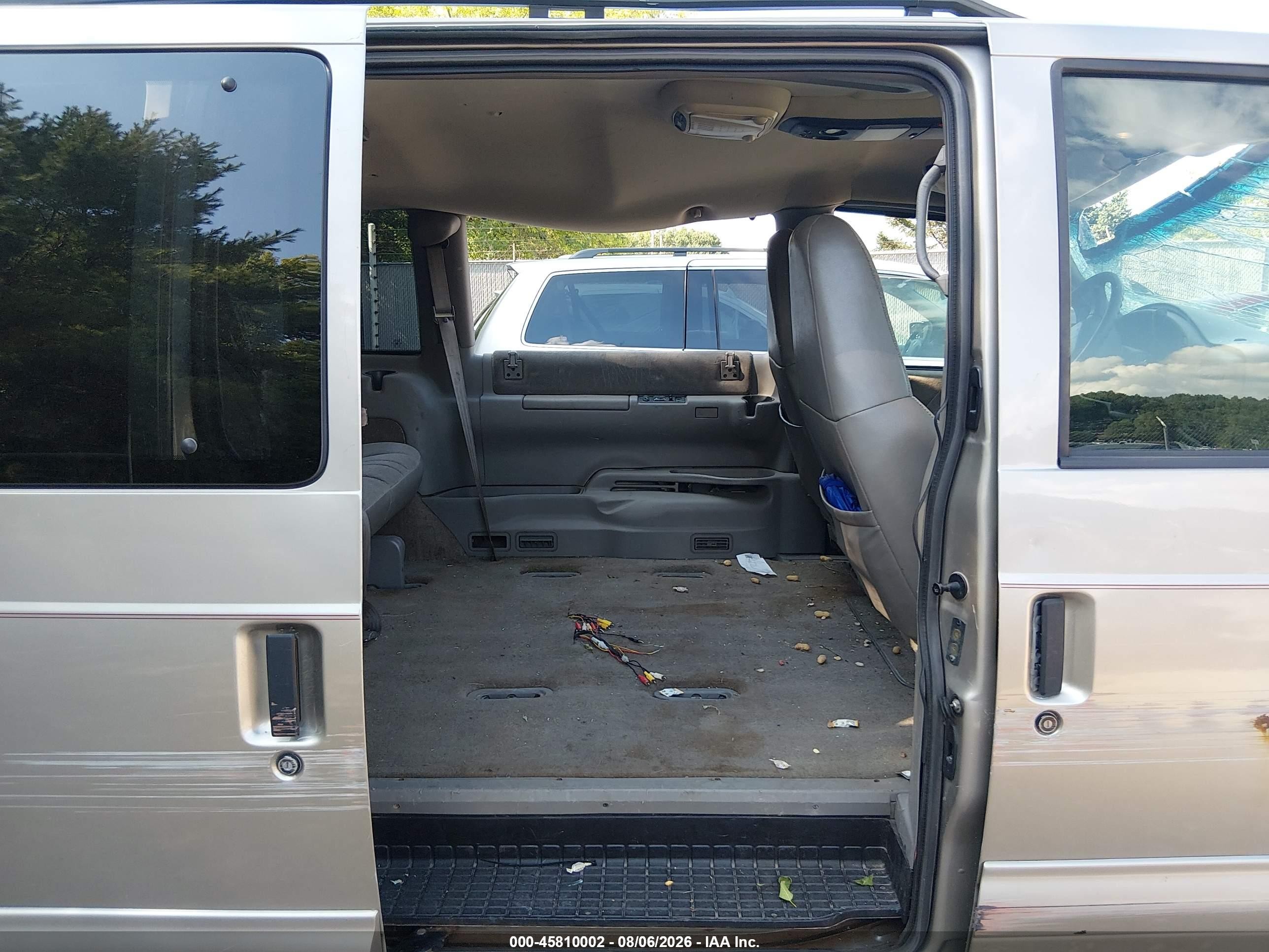 2004 Chevrolet Astro Passenger   Beige vin: 1GNEL19X54B114919