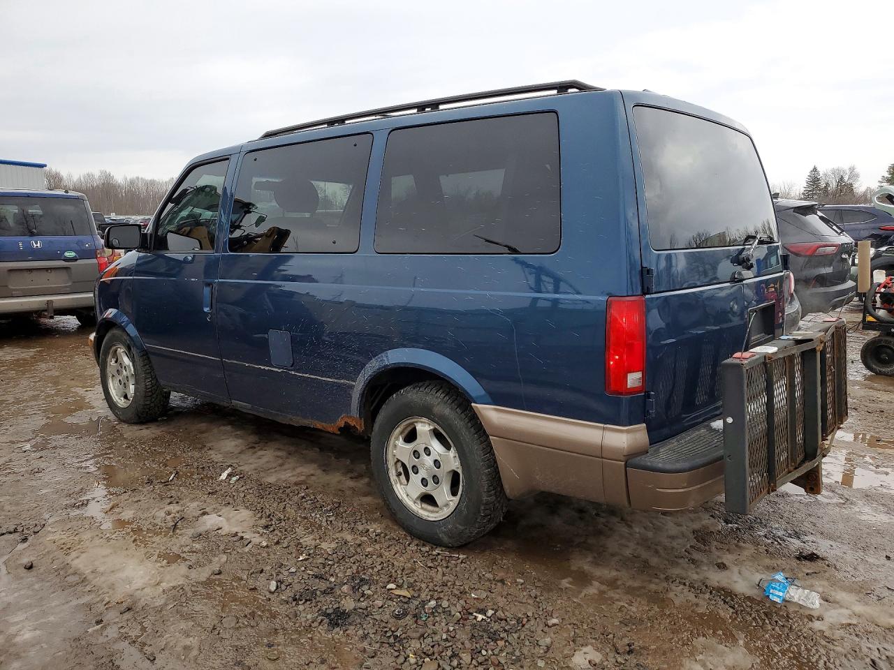 2004 Chev Astro Blue vin: 1GNEL19X64B104884