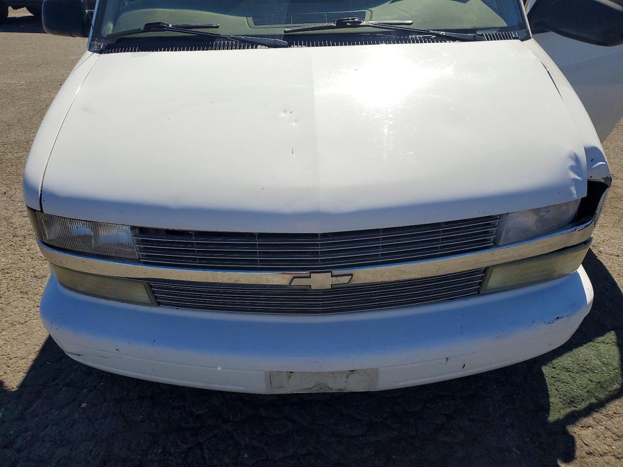 2005 Chevrolet Astro White vin: 1GNEL19X75B124885