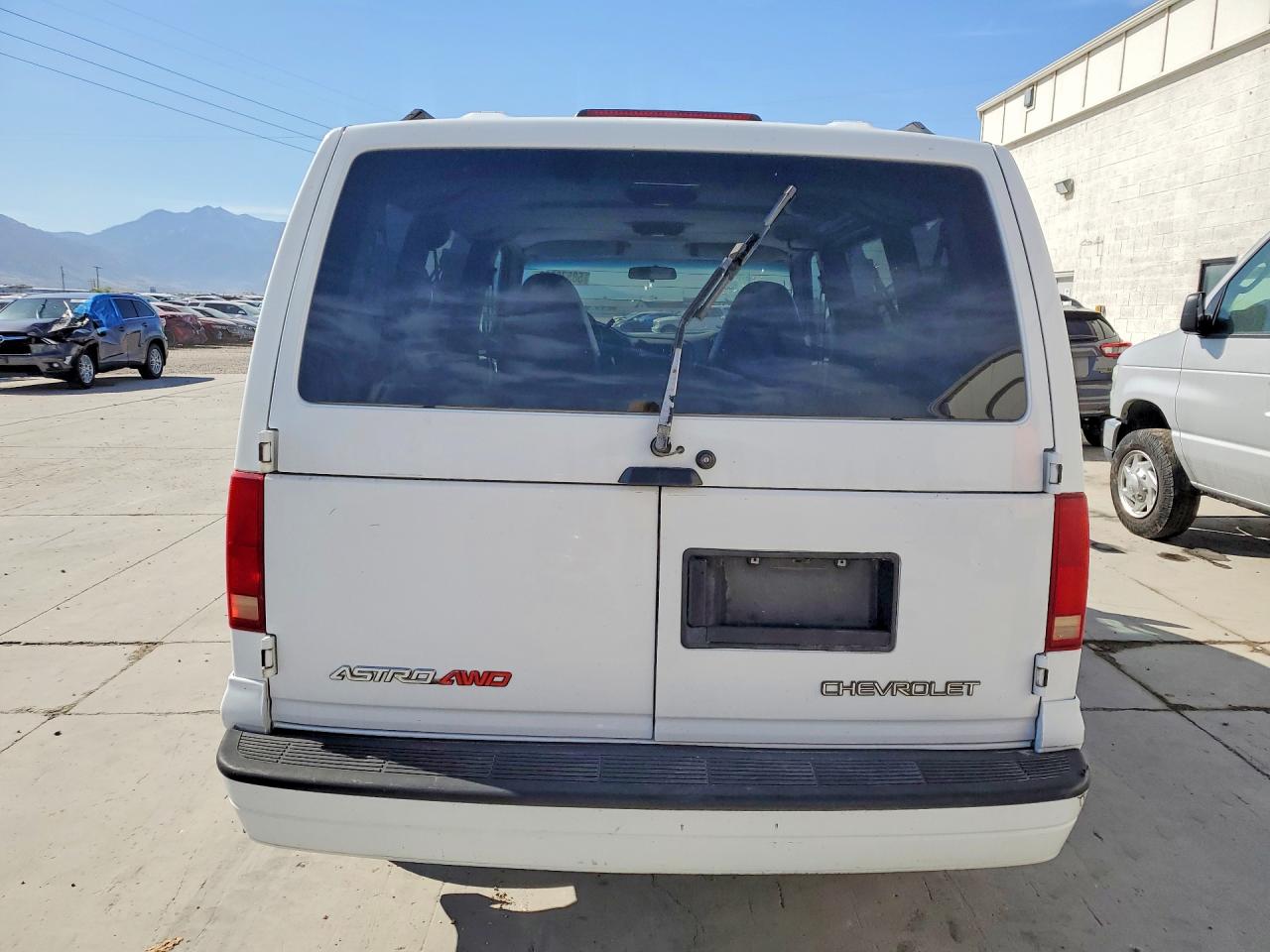 2005 Chevrolet Astro Белый vin: 1GNEL19X95B119543