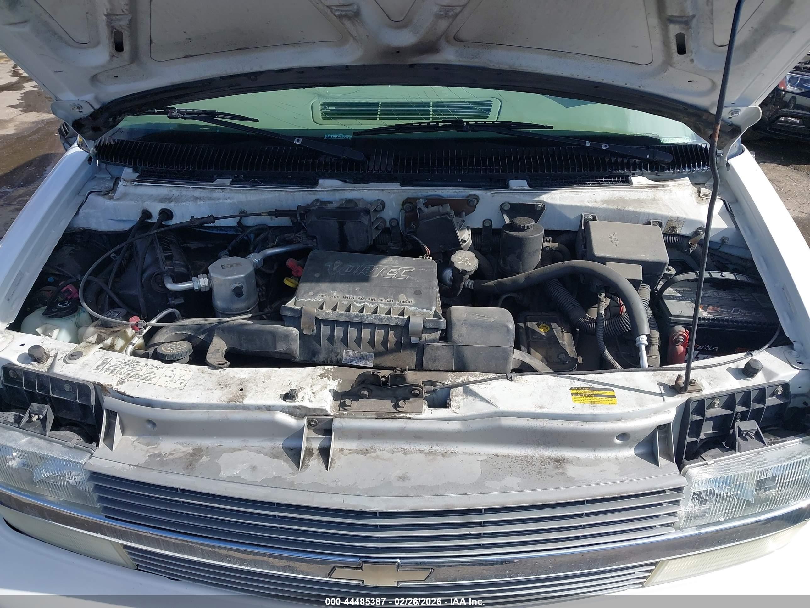 2005 Chevrolet Astro   White vin: 1GNEL19X95B124726