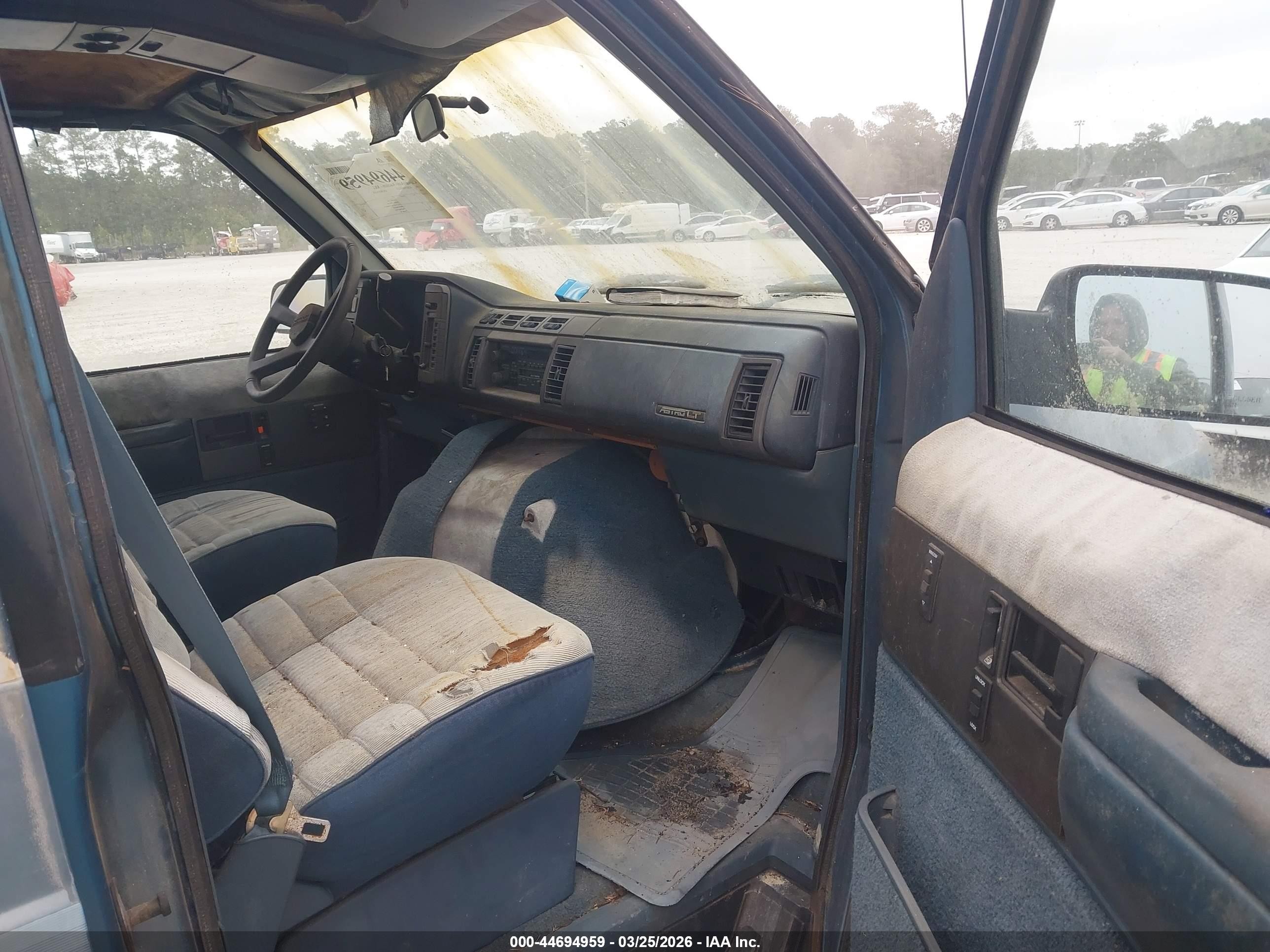 1991 Chevrolet Astro   Blue vin: 1GNEL19Z5MB123122