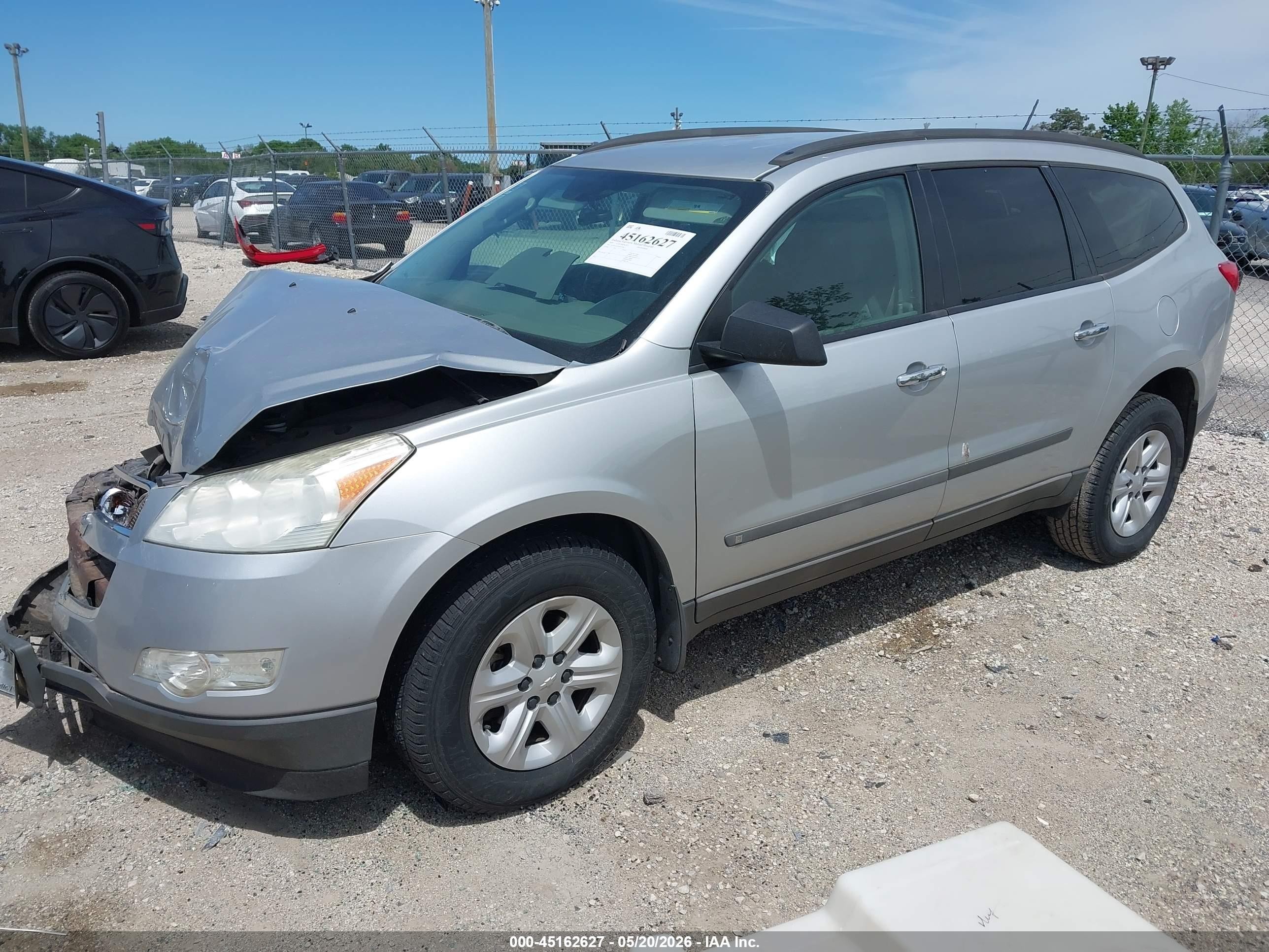 2009 Chevrolet Traverse Ls Серебряный vin: 1GNER13D29S141936