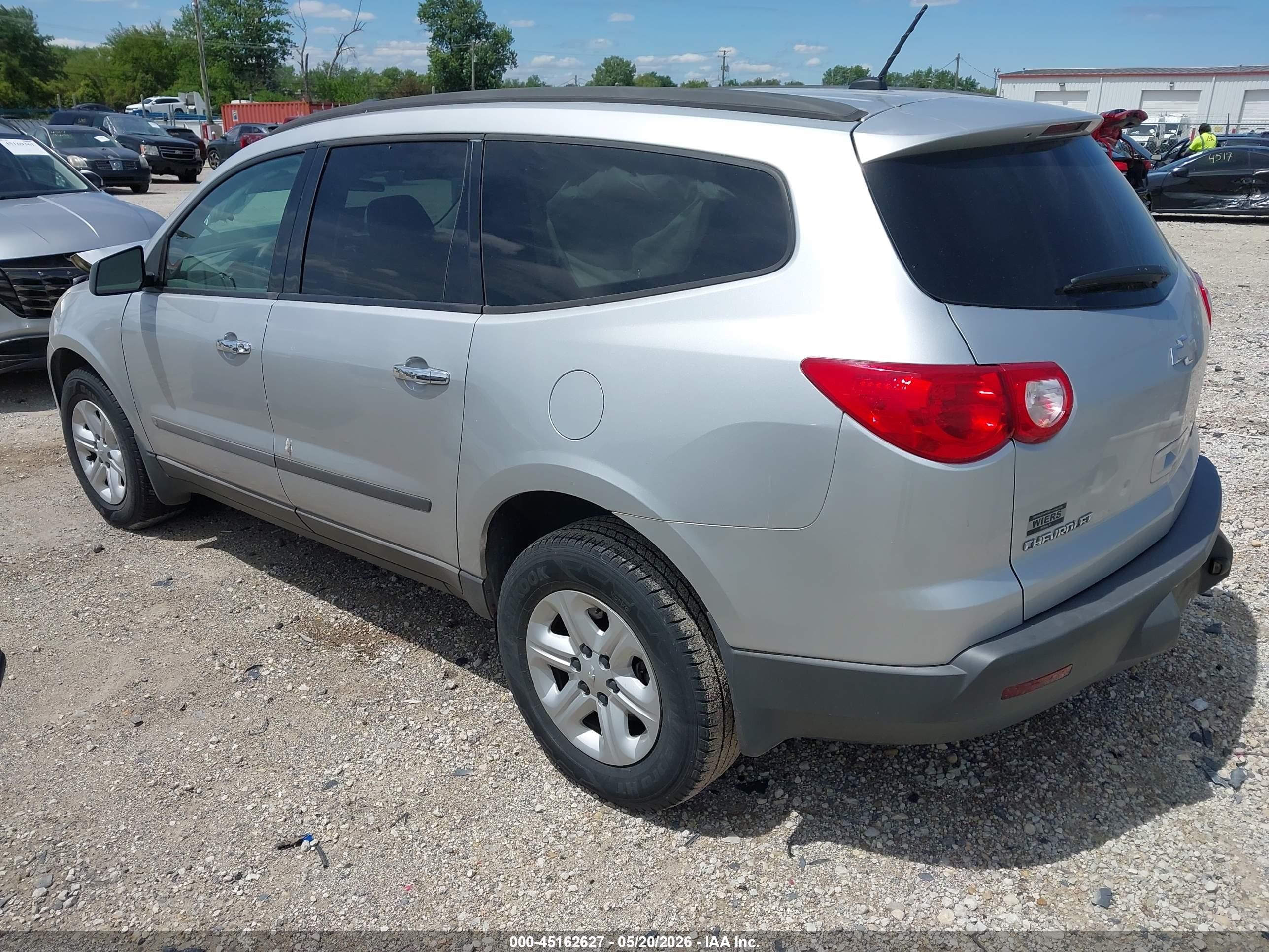 2009 Chevrolet Traverse Ls Серебряный vin: 1GNER13D29S141936