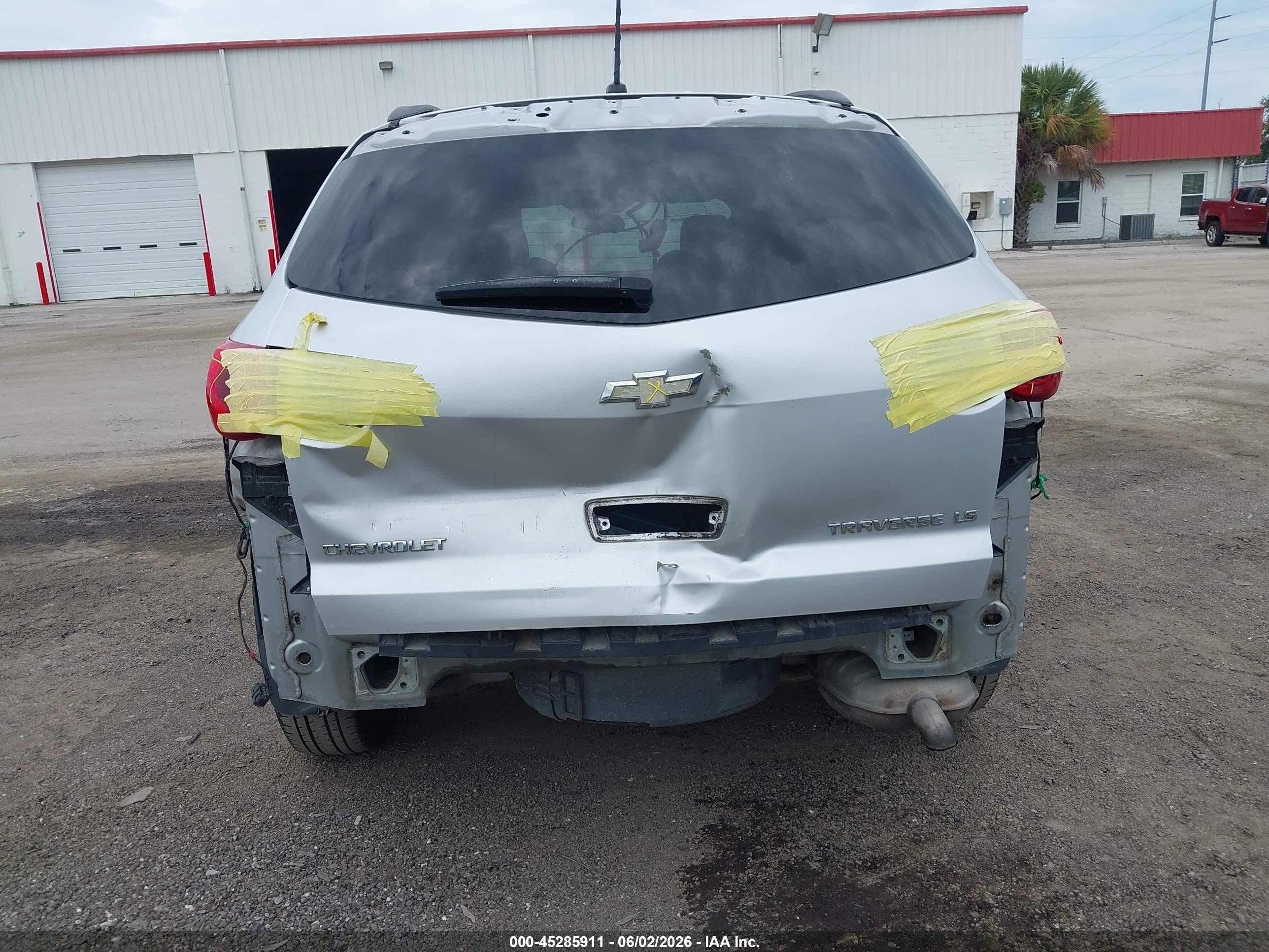 2009 Chevrolet Traverse Ls Silver vin: 1GNER13D29S169848