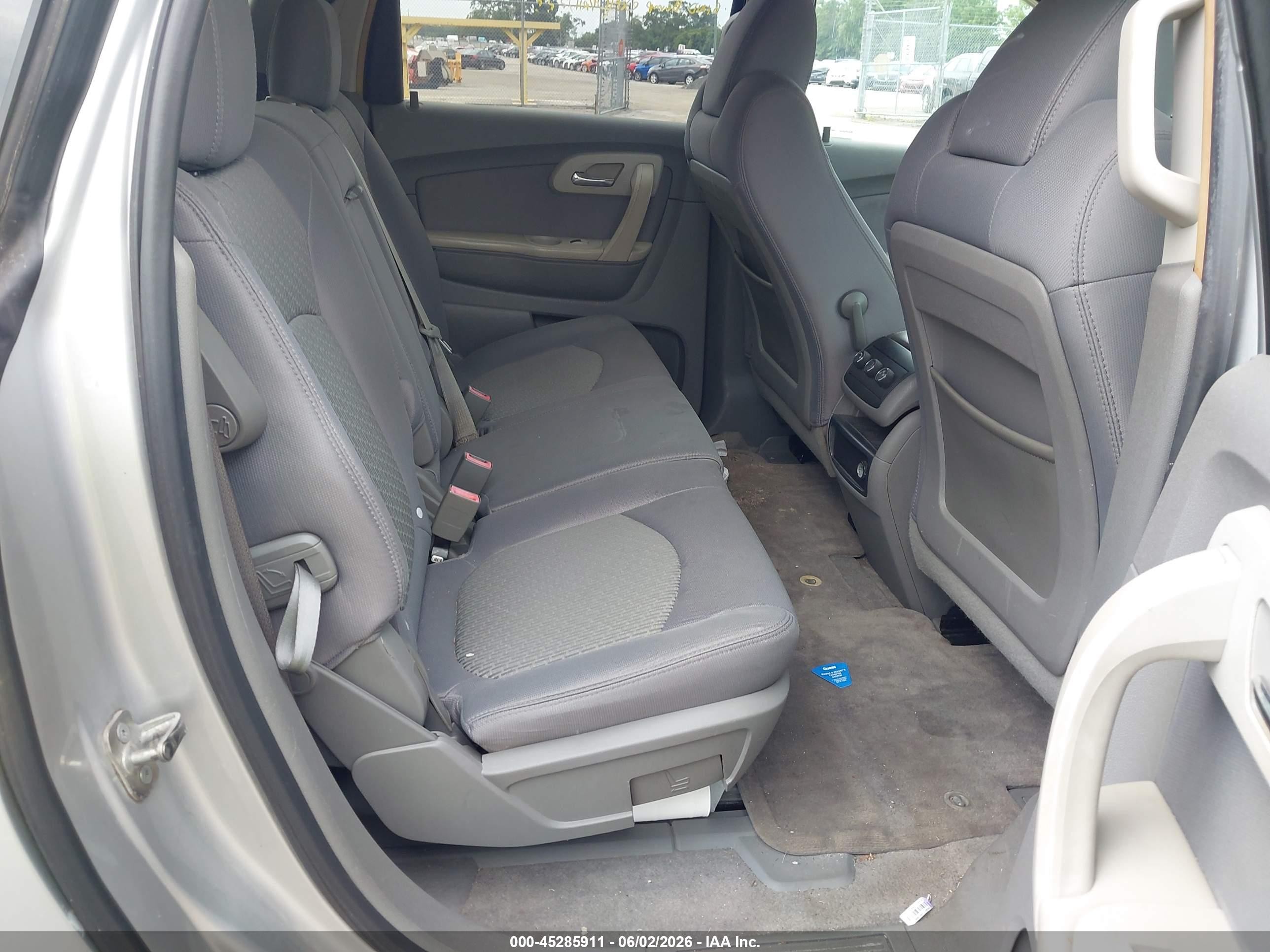 2009 Chevrolet Traverse Ls Silver vin: 1GNER13D29S169848