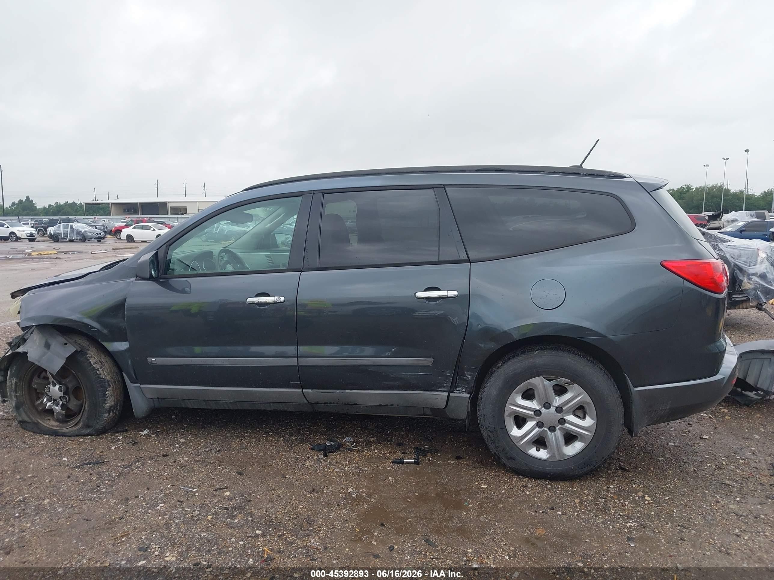2009 Chevrolet Traverse Ls Gray vin: 1GNER13D69S170243