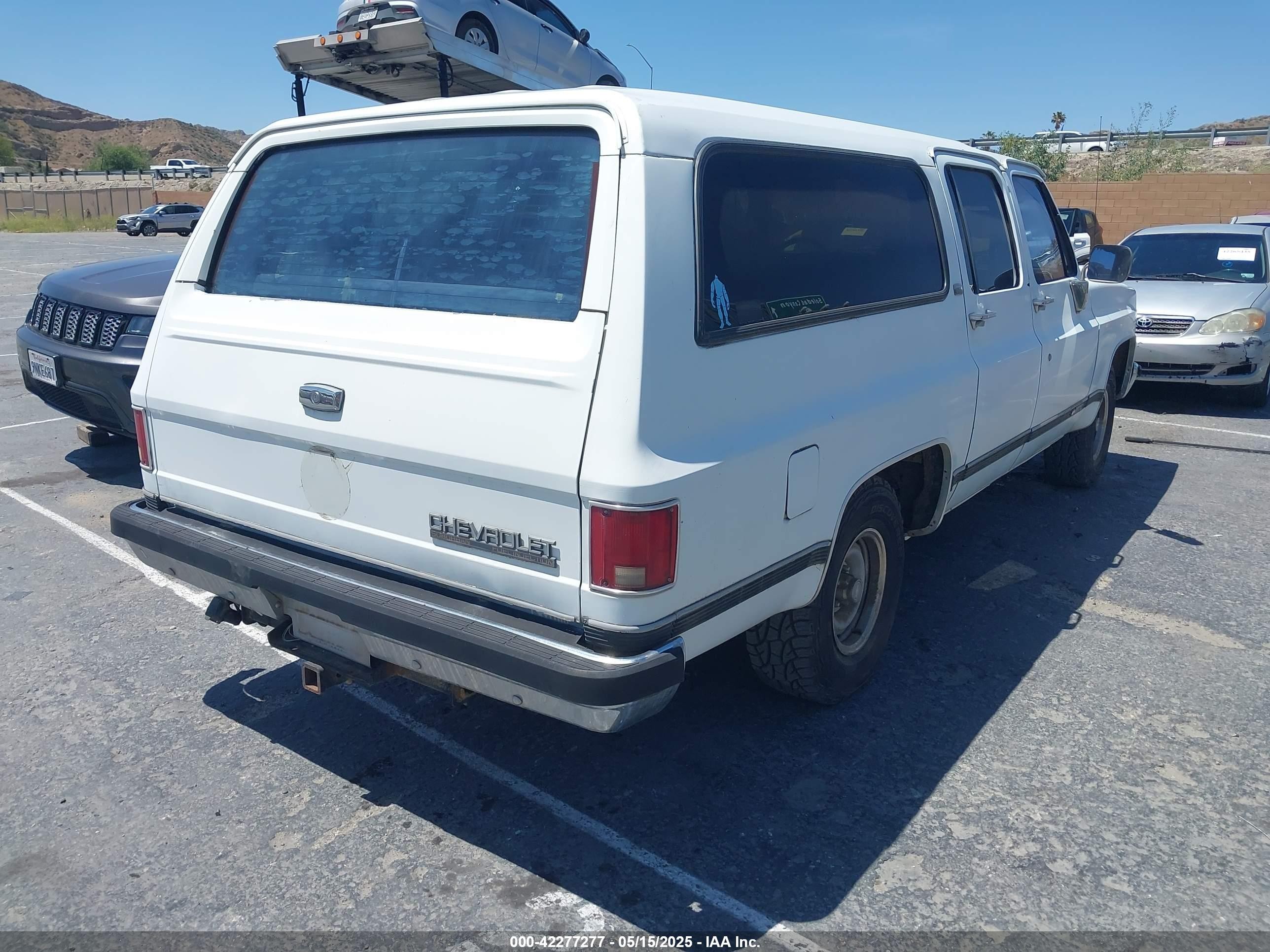 1990 Chevrolet Suburban R1500 White vin: 1GNER16K3LF147920