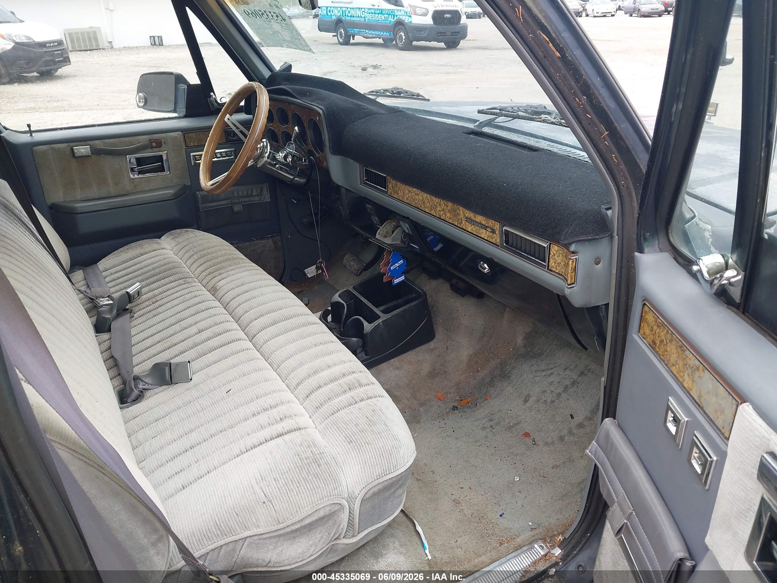 1990 Chevrolet Suburban R1500 Blue vin: 1GNER16K7LF180239