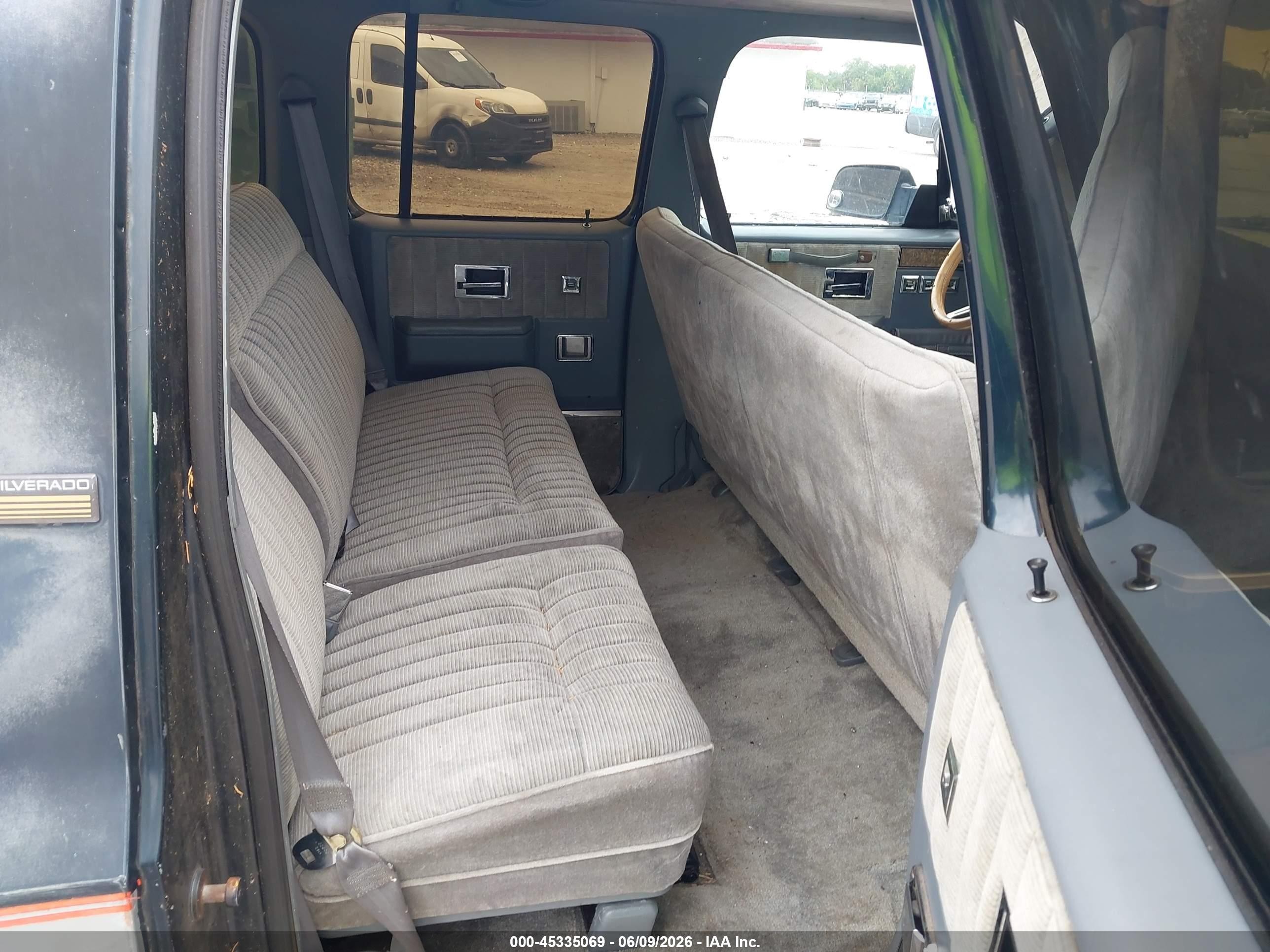 1990 Chevrolet Suburban R1500 Blue vin: 1GNER16K7LF180239