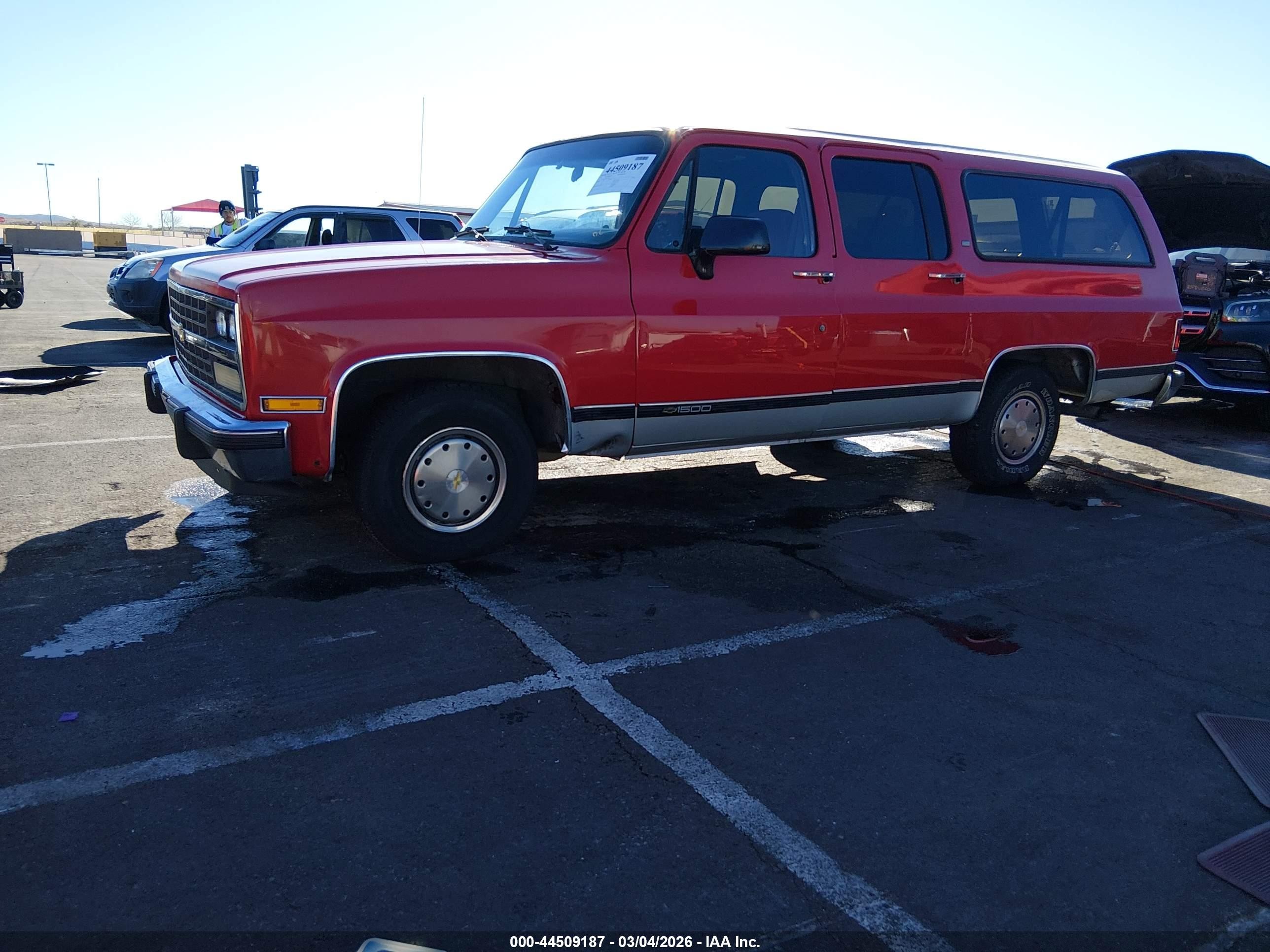 1991 Chevrolet Suburban R1500 Красный vin: 1GNER16K7MF136386
