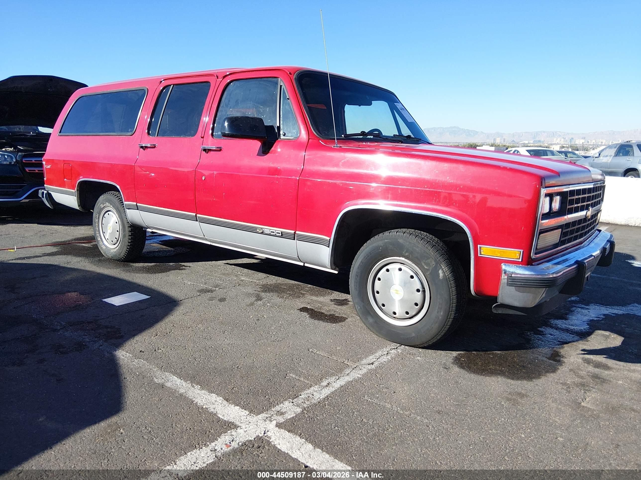1991 Chevrolet Suburban R1500 Red vin: 1GNER16K7MF136386