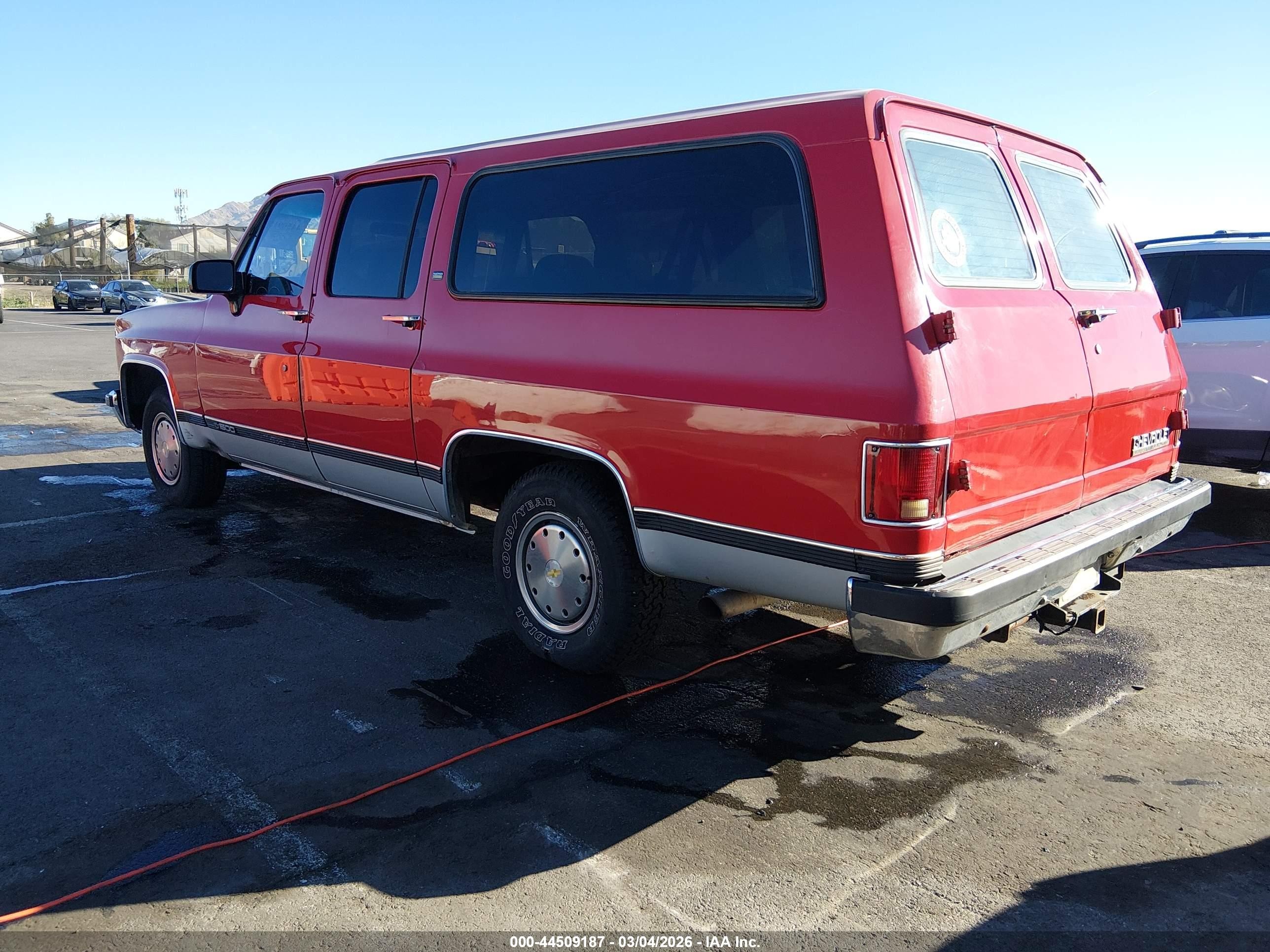 1991 Chevrolet Suburban R1500 Красный vin: 1GNER16K7MF136386
