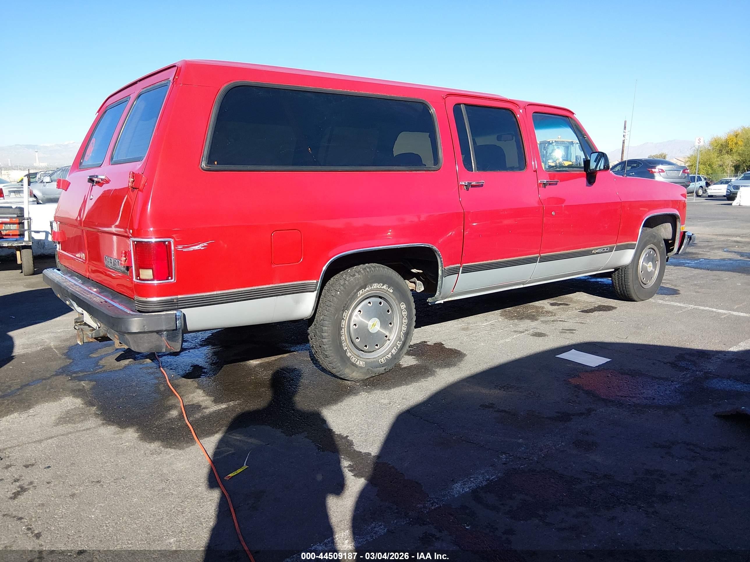 1991 Chevrolet Suburban R1500 Красный vin: 1GNER16K7MF136386