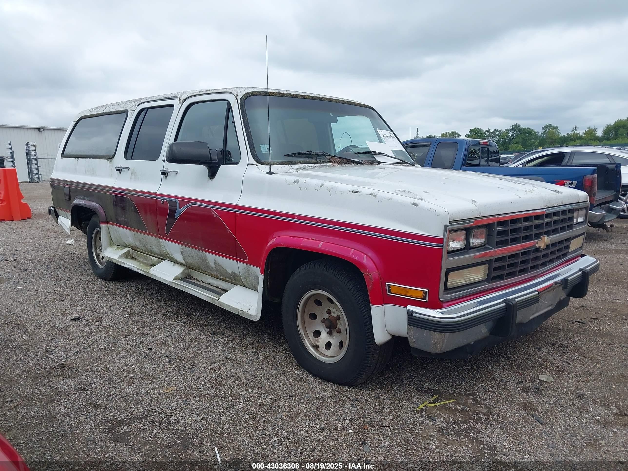 1991 Chevrolet Suburban R1500 White vin: 1GNER16KXMF133675