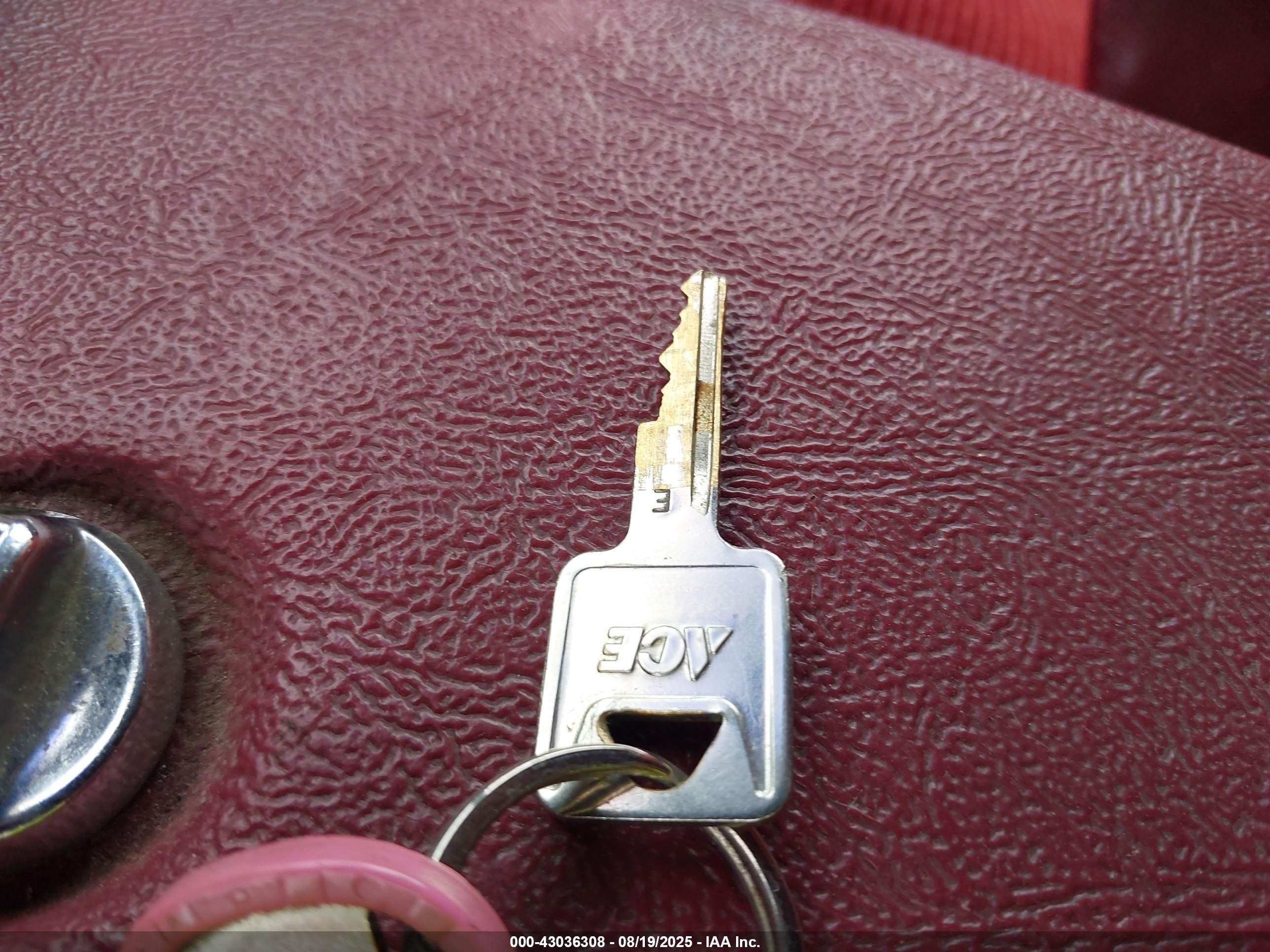 1991 Chevrolet Suburban R1500 White vin: 1GNER16KXMF133675