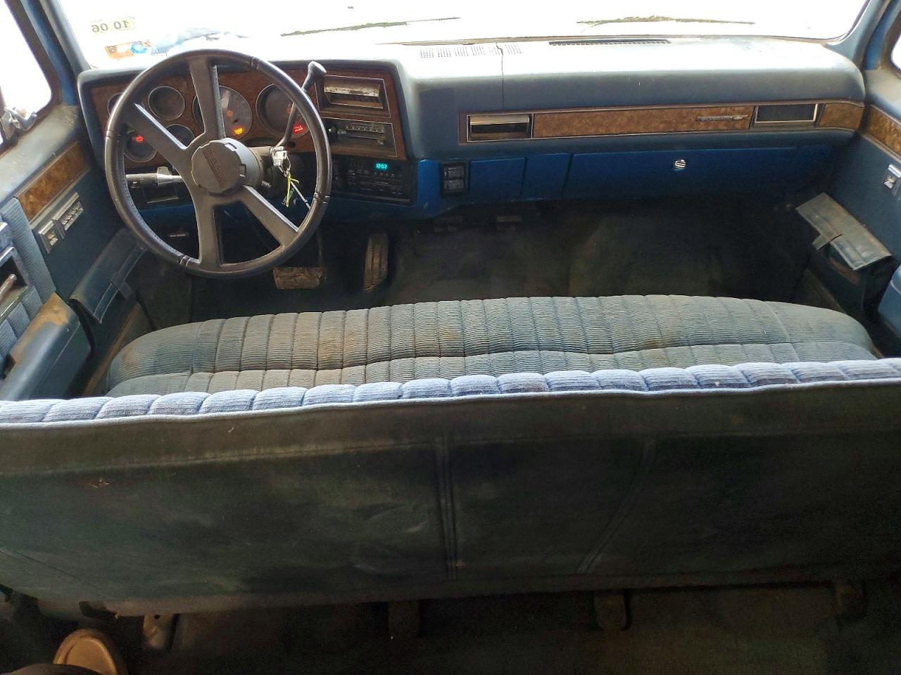 1991 Chevrolet Suburban R1500 Blue vin: 1GNER16KXMF151609