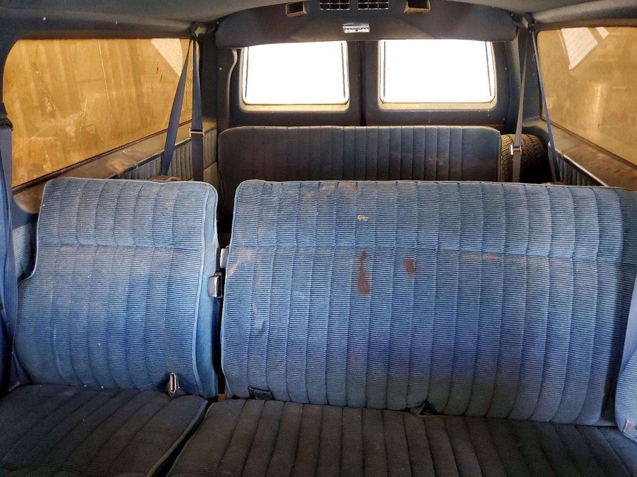 1991 Chevrolet Suburban R1500 Blue vin: 1GNER16KXMF151609