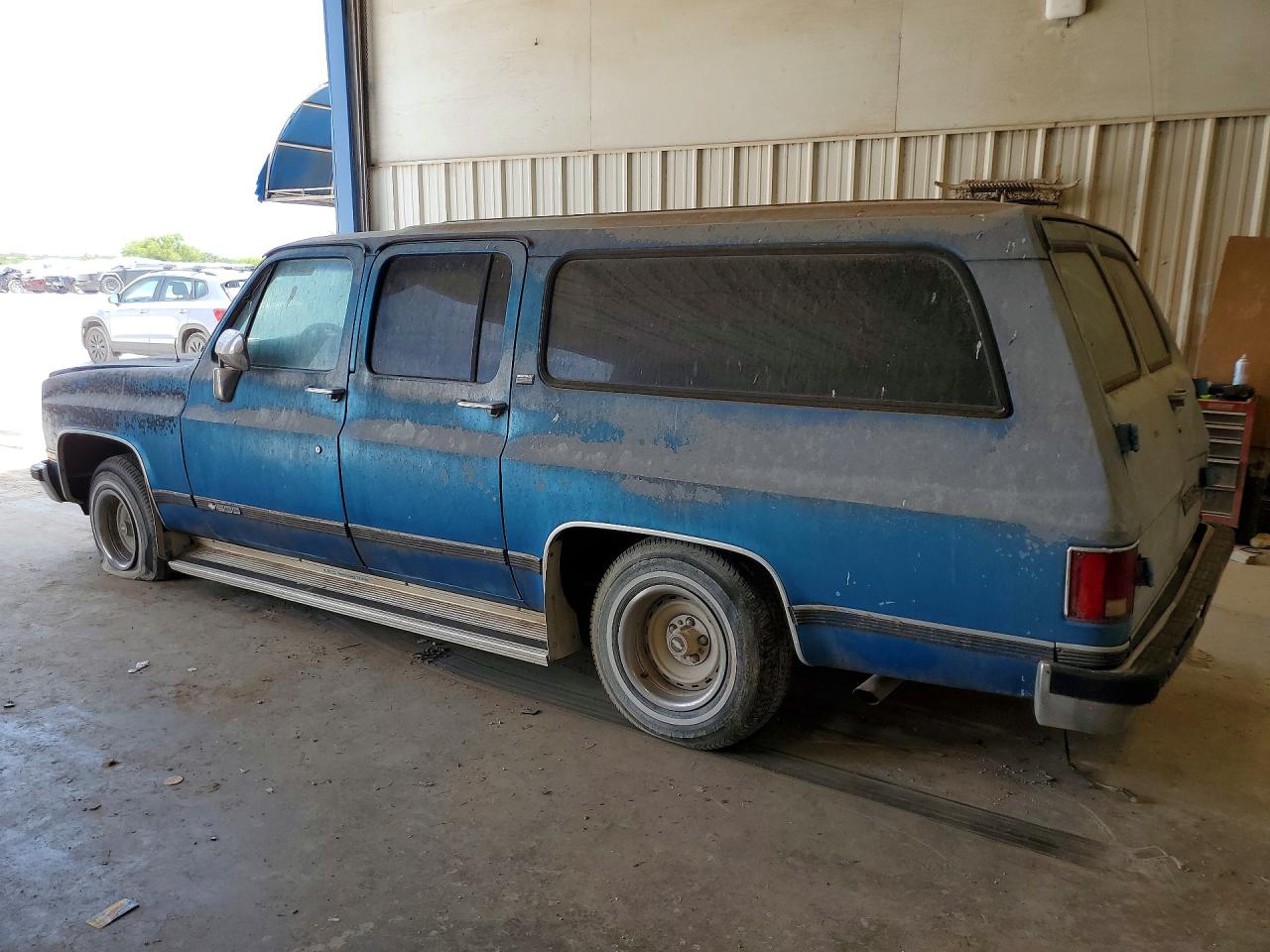 1991 Chevrolet Suburban R1500 Blue vin: 1GNER16KXMF151609