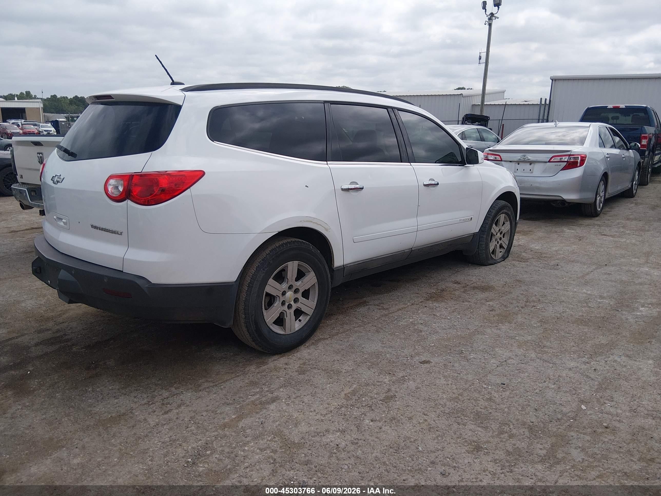 2009 Chevrolet Traverse Lt White vin: 1GNER23D09S176268