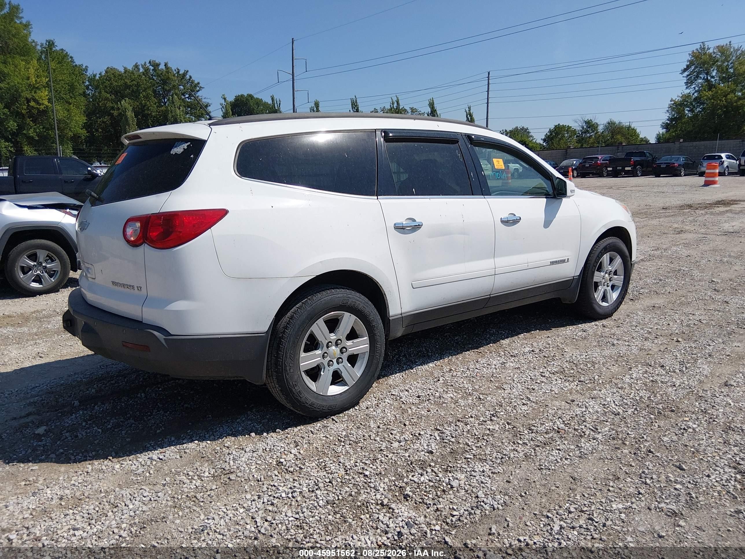2009 Chevrolet Traverse Lt White vin: 1GNER23D19S102907