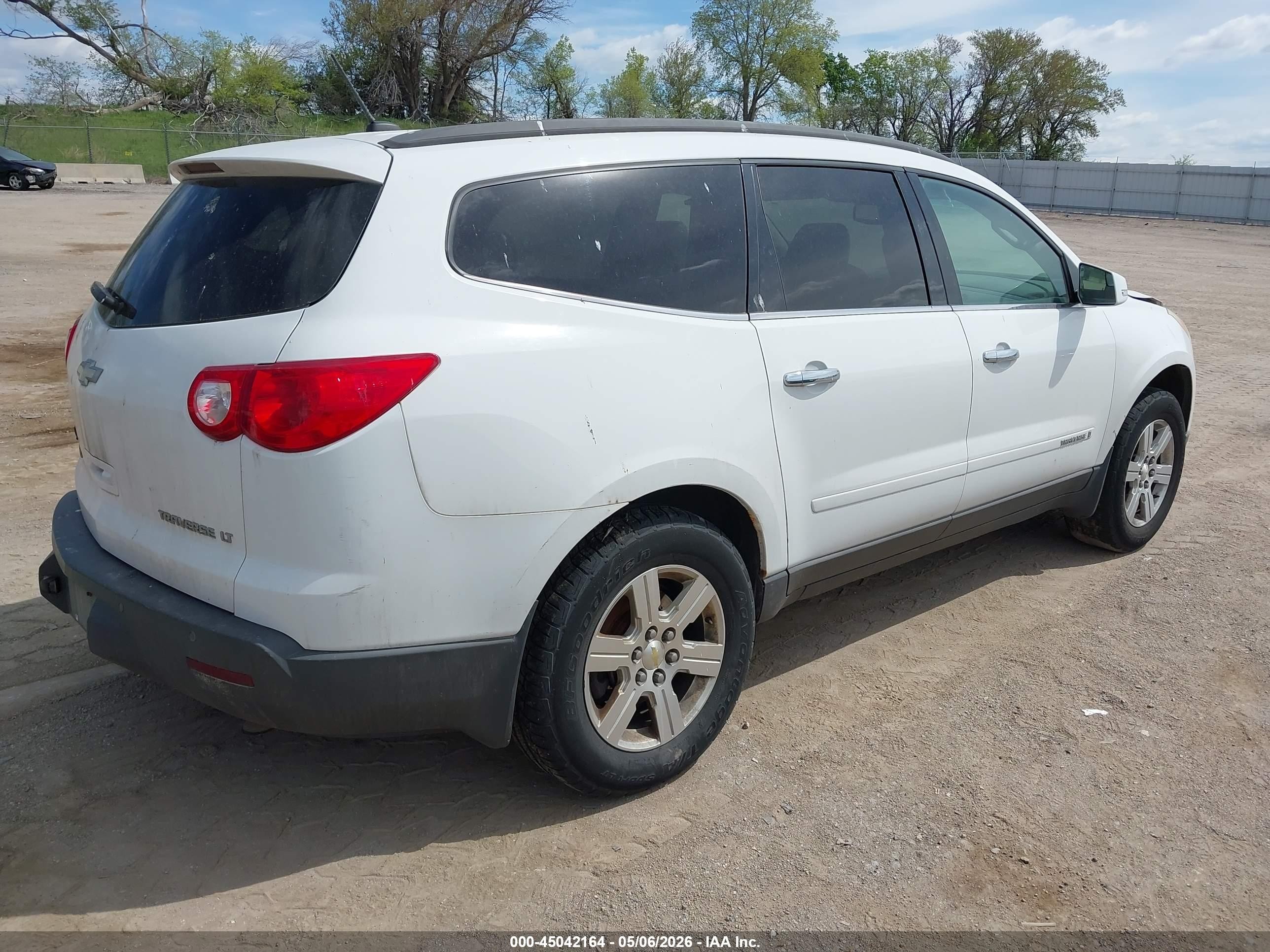 2009 Chevrolet Traverse Lt Белый vin: 1GNER23D29S135897