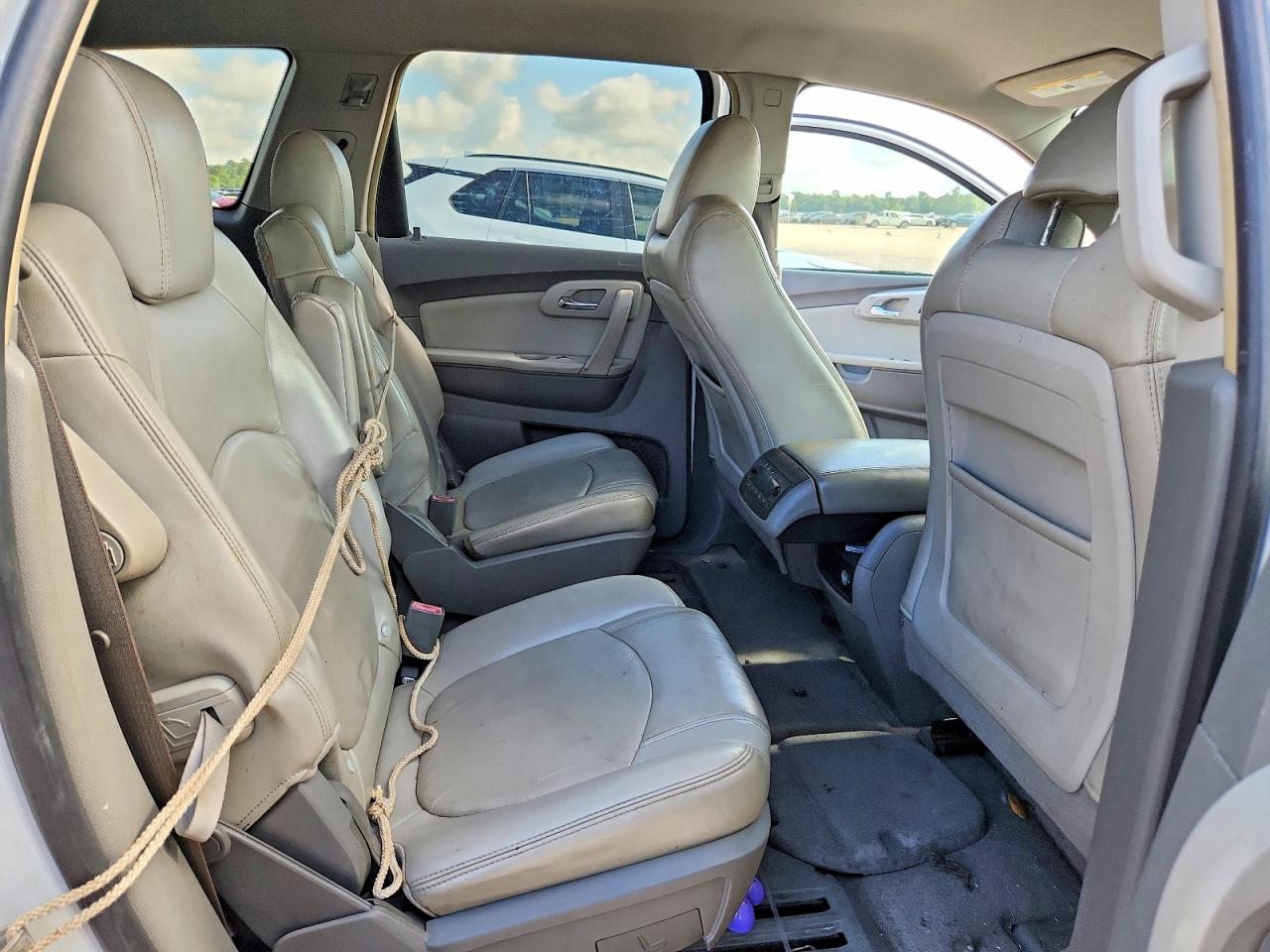 2009 Chevrolet Traverse Lt White vin: 1GNER23D89S172114