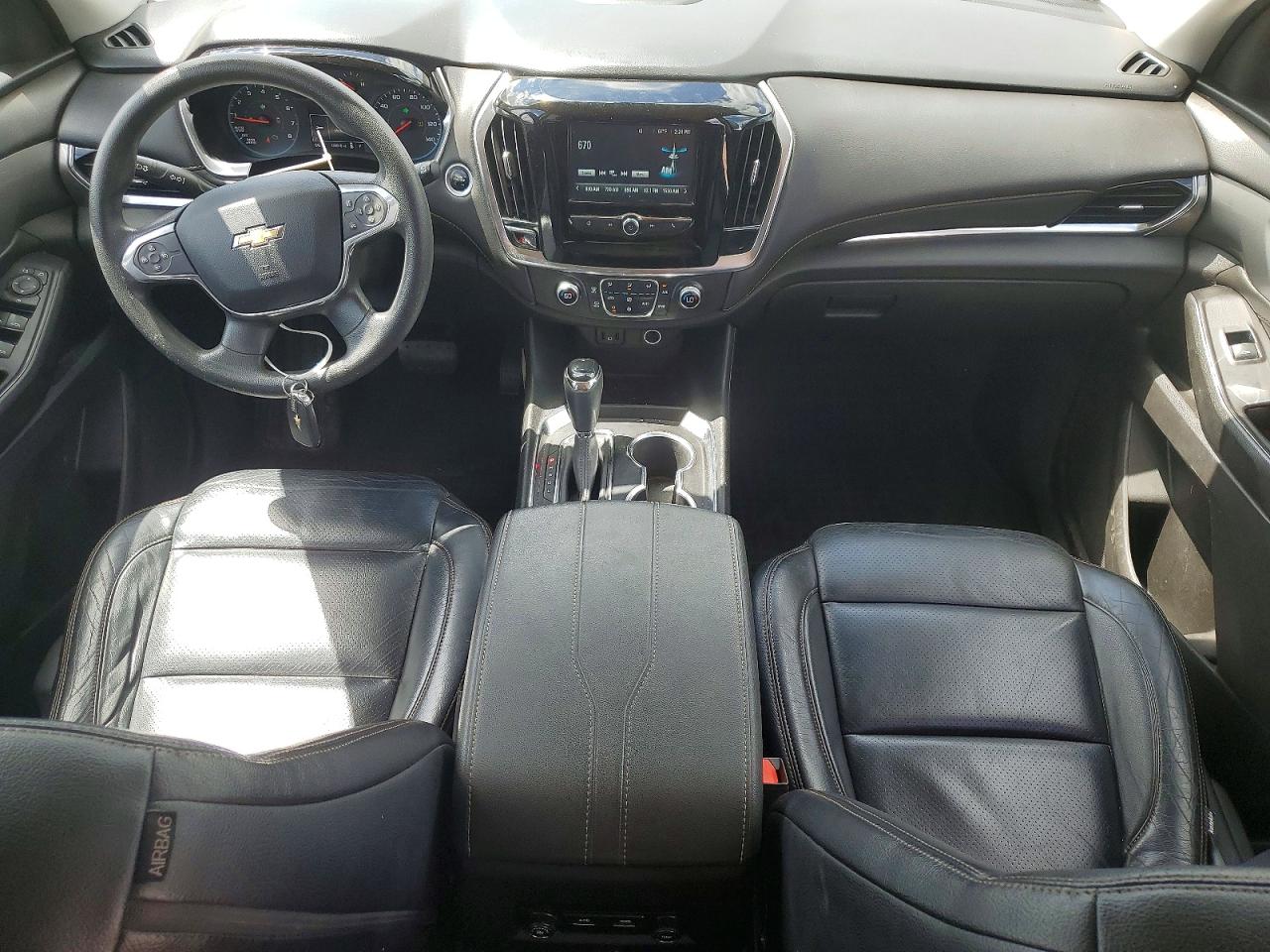 2019 Chevrolet Traverse Ls Белый vin: 1GNERFKW0KJ263108