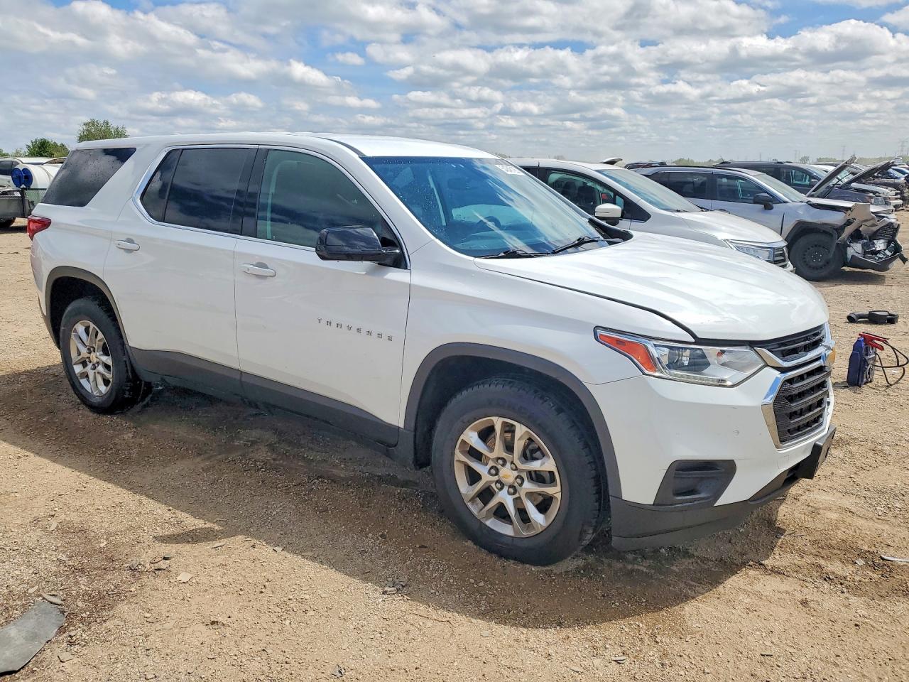 2019 Chevrolet Traverse Ls Белый vin: 1GNERFKW0KJ263108