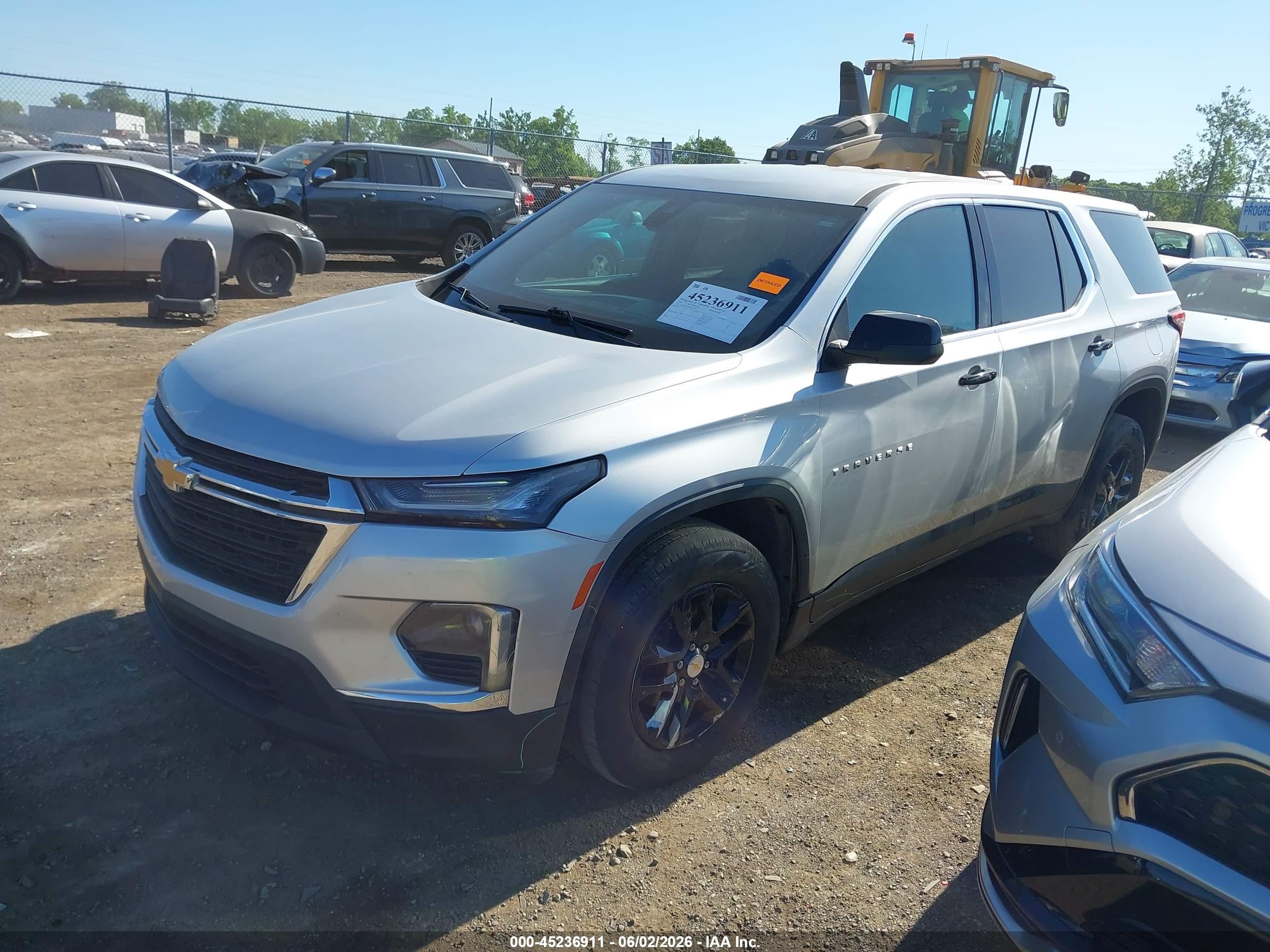 2022 Chevrolet Traverse Fwd Ls Серебряный vin: 1GNERFKW1NJ114159